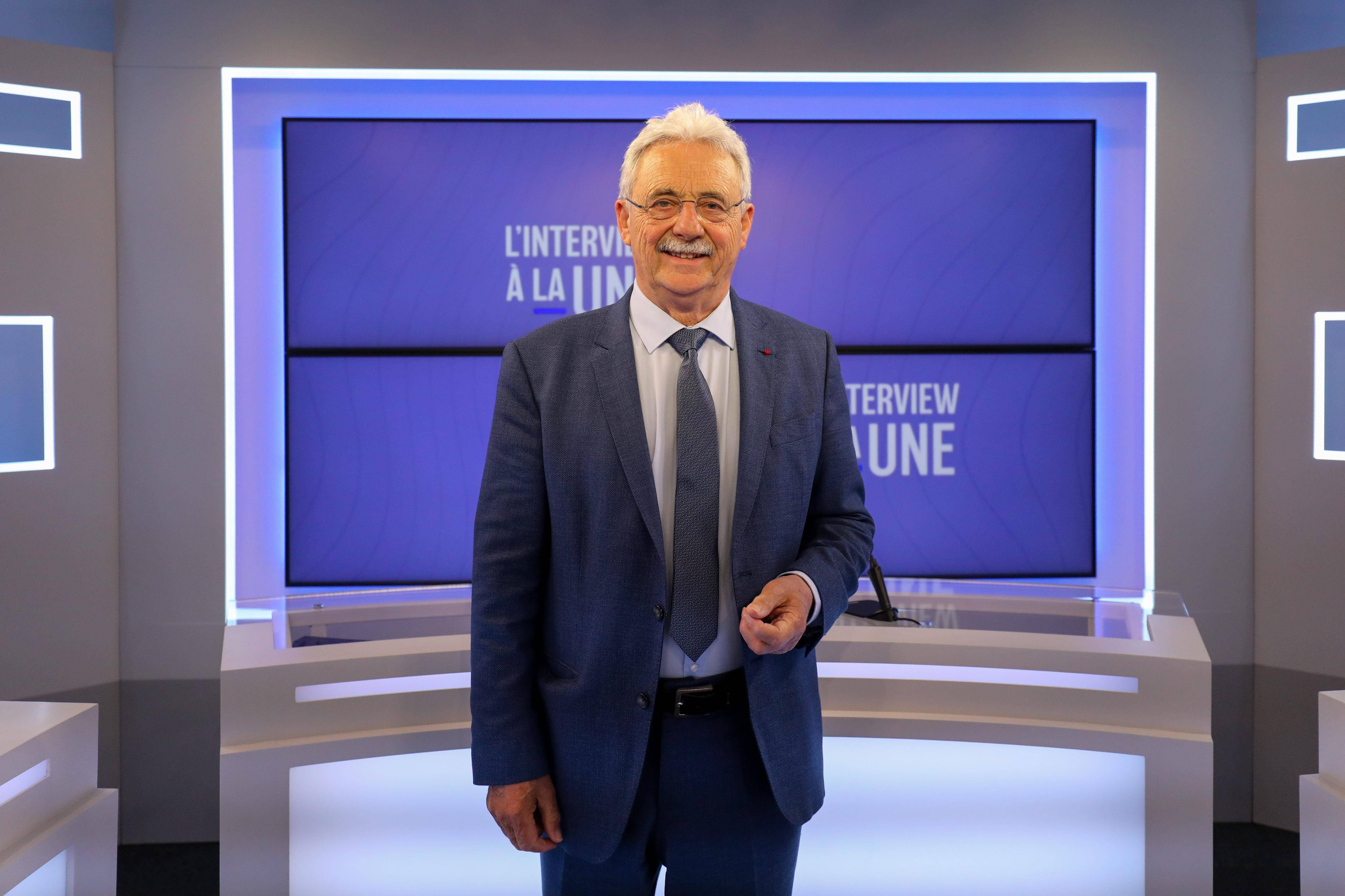 Attaqué sur Facebook par un internaute, le maire de Cagnes-sur-Mer saisit la justice: une audience en juin?