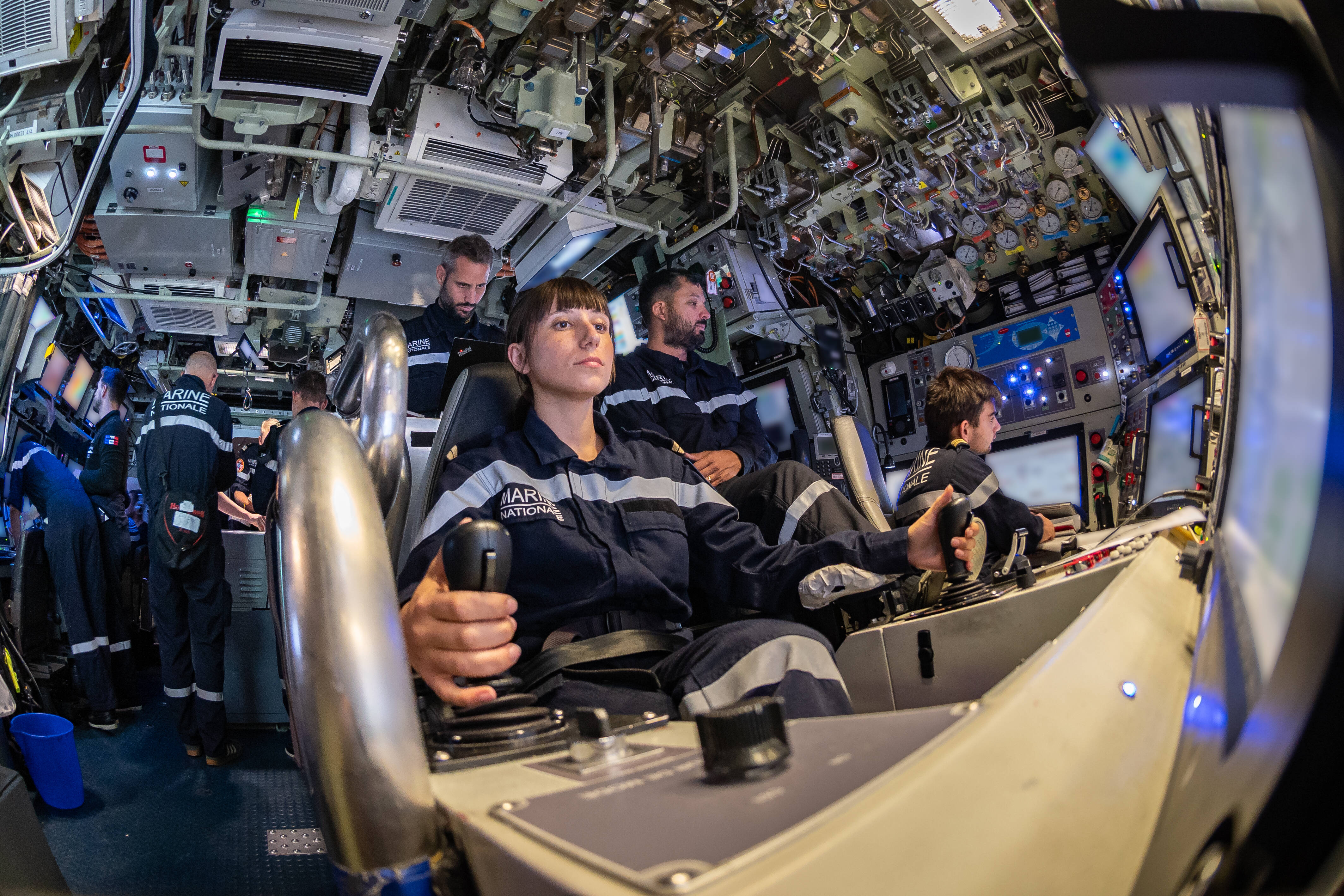 5.300 tonnes d'acier sous la mer: on a pu embarquer en exclusivité à bord du sous-marin nucléaire d'attaque Suffren dans le golfe de Saint-Tropez