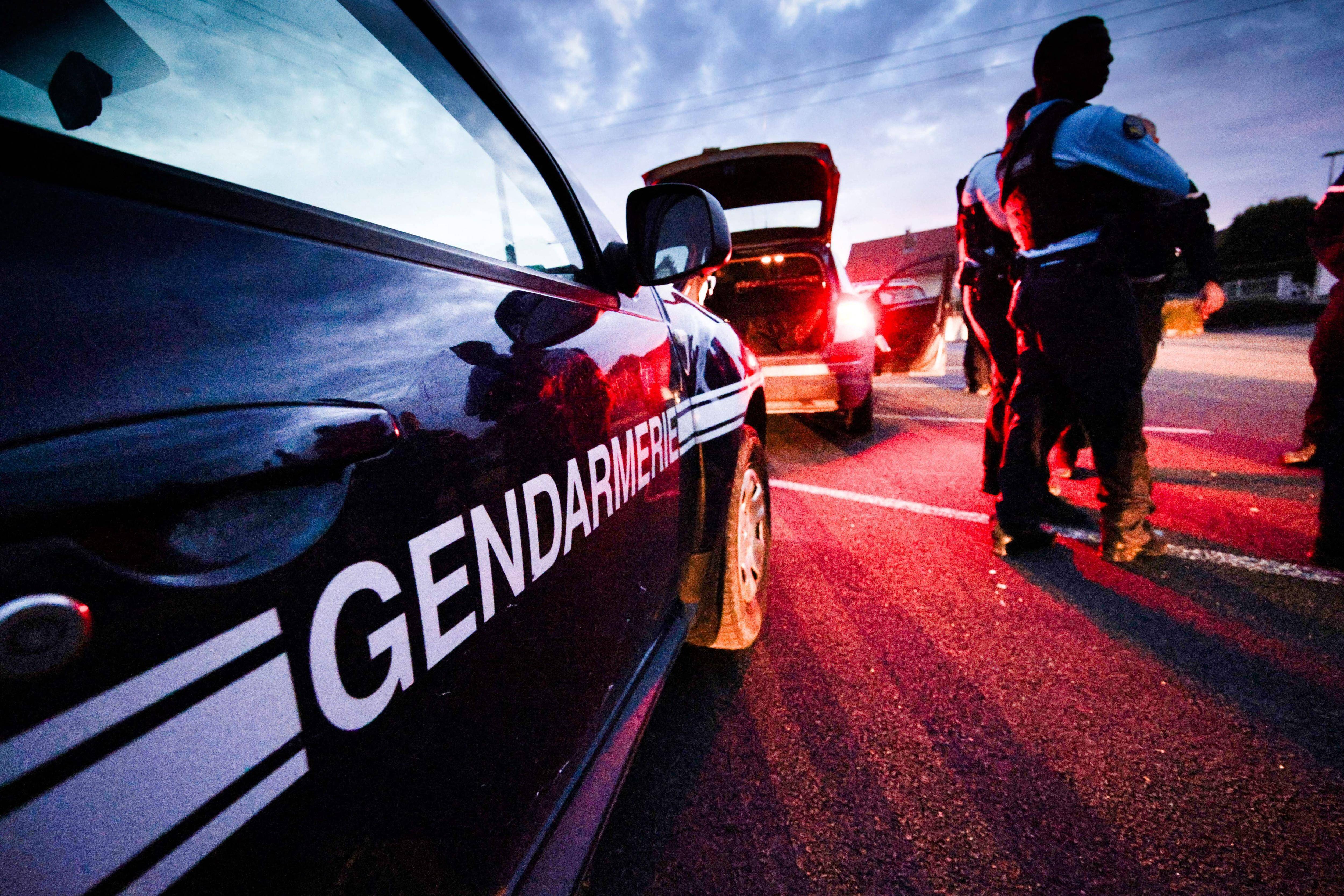 "Un garrot, un garrot, je suis planté!": un homme condamné pour avoir poignardé trois gendarmes dans le Var