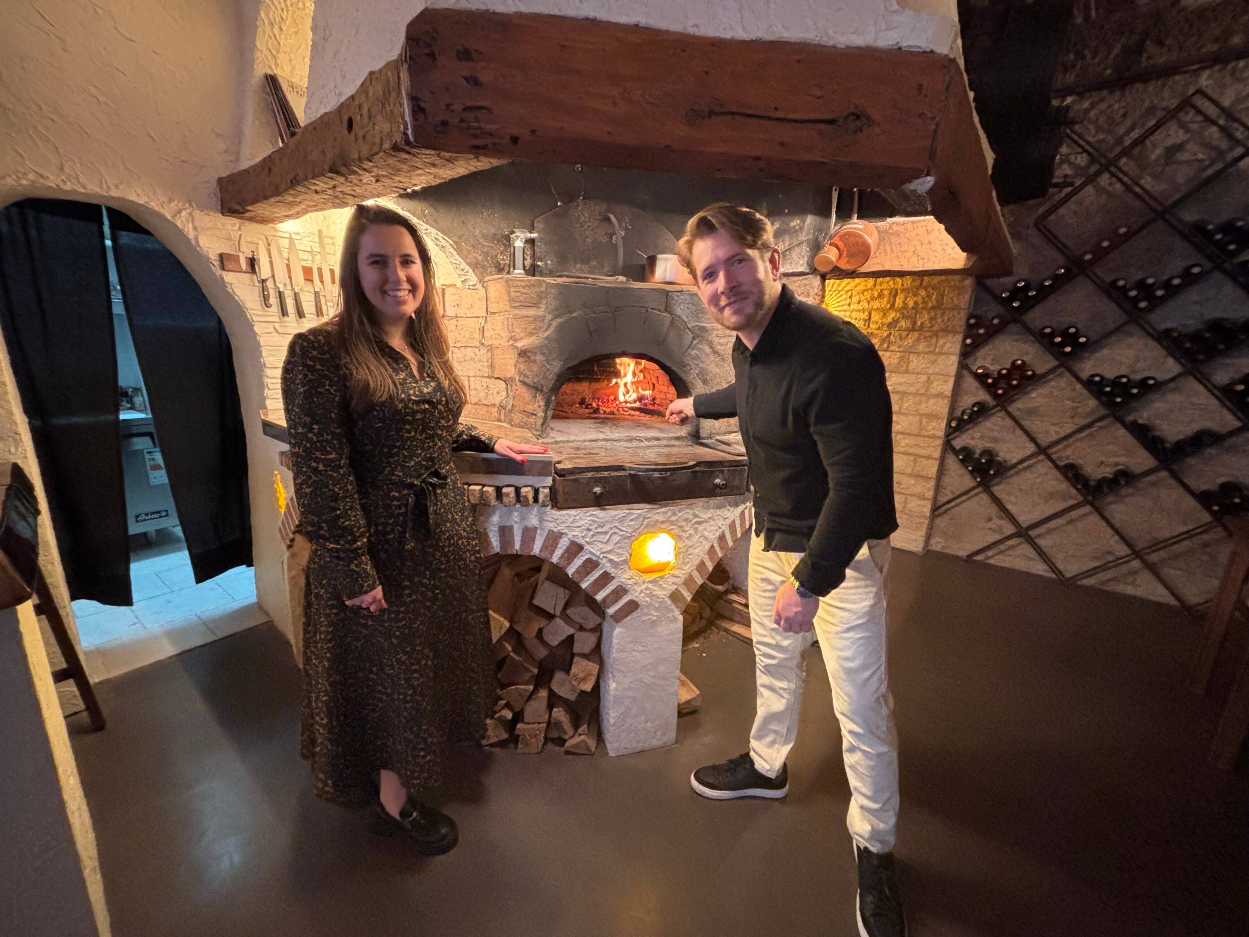 Un jeune couple décide de quitter l'Australie pour relancer le restaurant familial à Vence