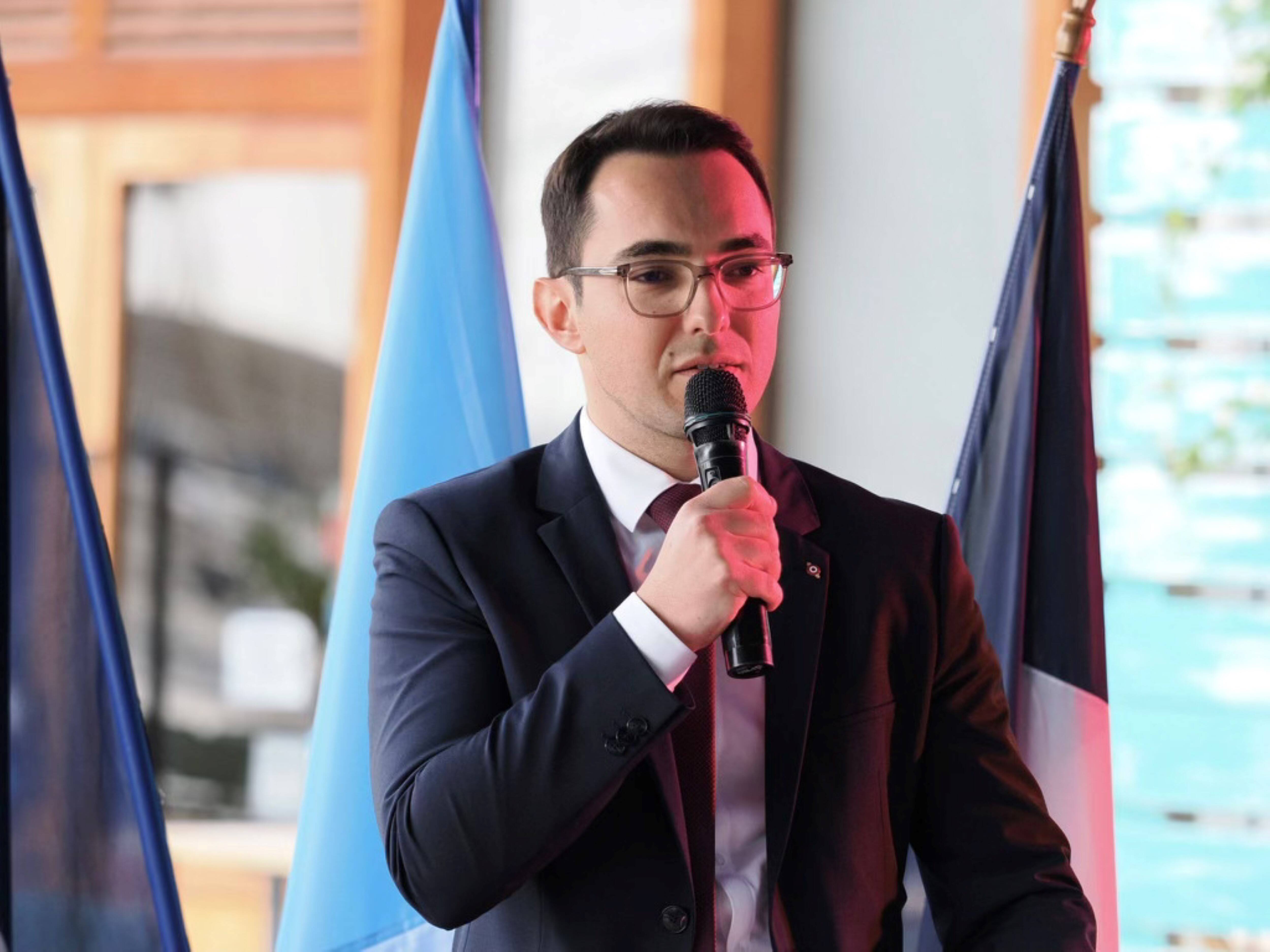 "Nous n'avons pas besoin à Menton de candidat bling-bling", le jeune adjoint Florent Champion se déclare pour les municipales 2026