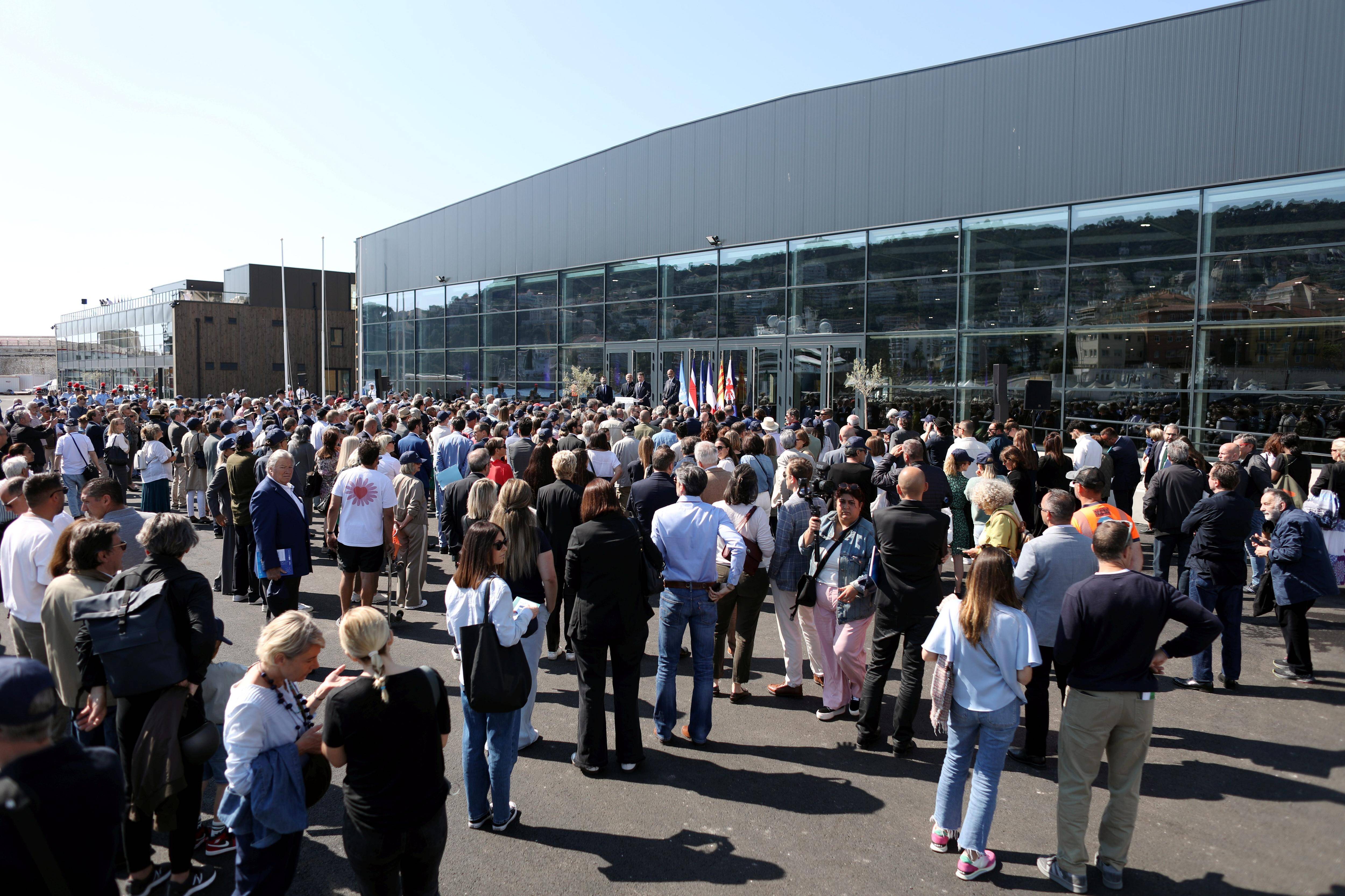 L'utilisation du centre des congrès semi-provisoire du port de Nice pourrait être prolongée, si le Parlement l'autorise
