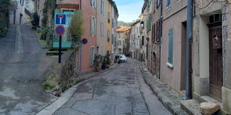Sur les routes du Var: Méounes-lès-Montrieux, une commune à la croisée des chemins