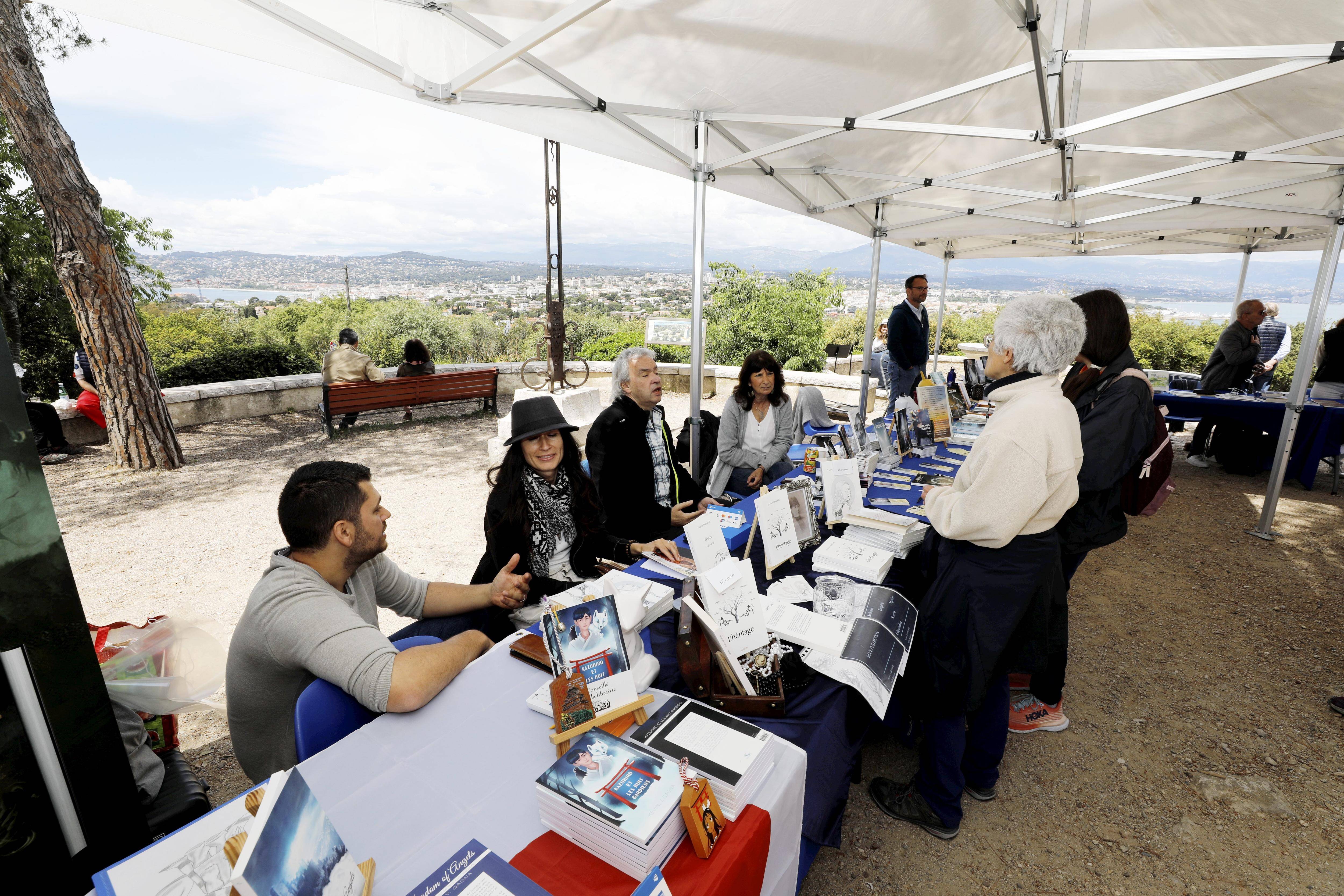 À Antibes, le phare de la Garoupe à nouveau le théâtre du salon "Cap de lire" ce dimanche