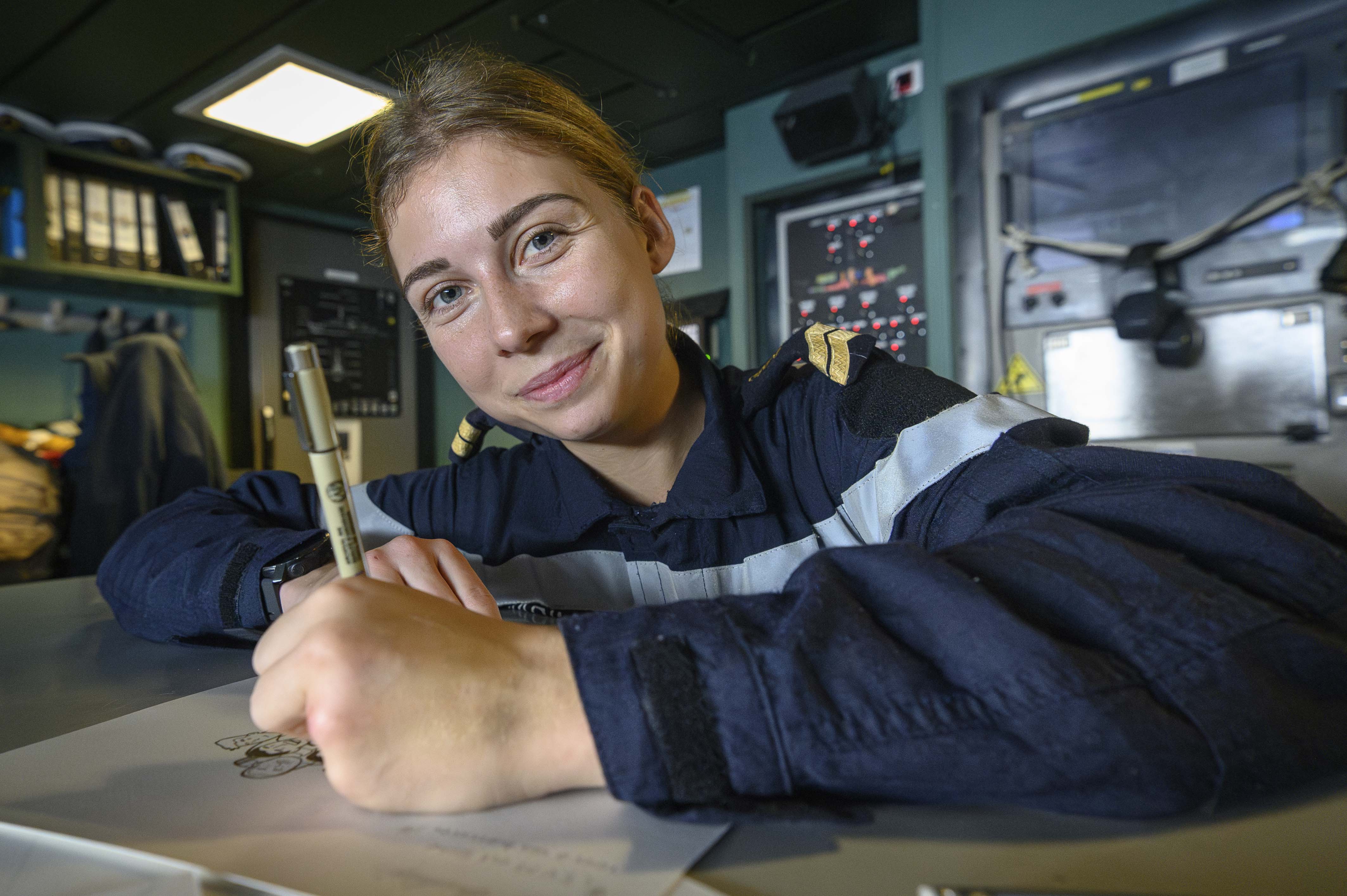De retour à Toulon après 5 mois de mer, le second maître Céline raconte en dessins comment elle a vécu la mission Clemenceau 25