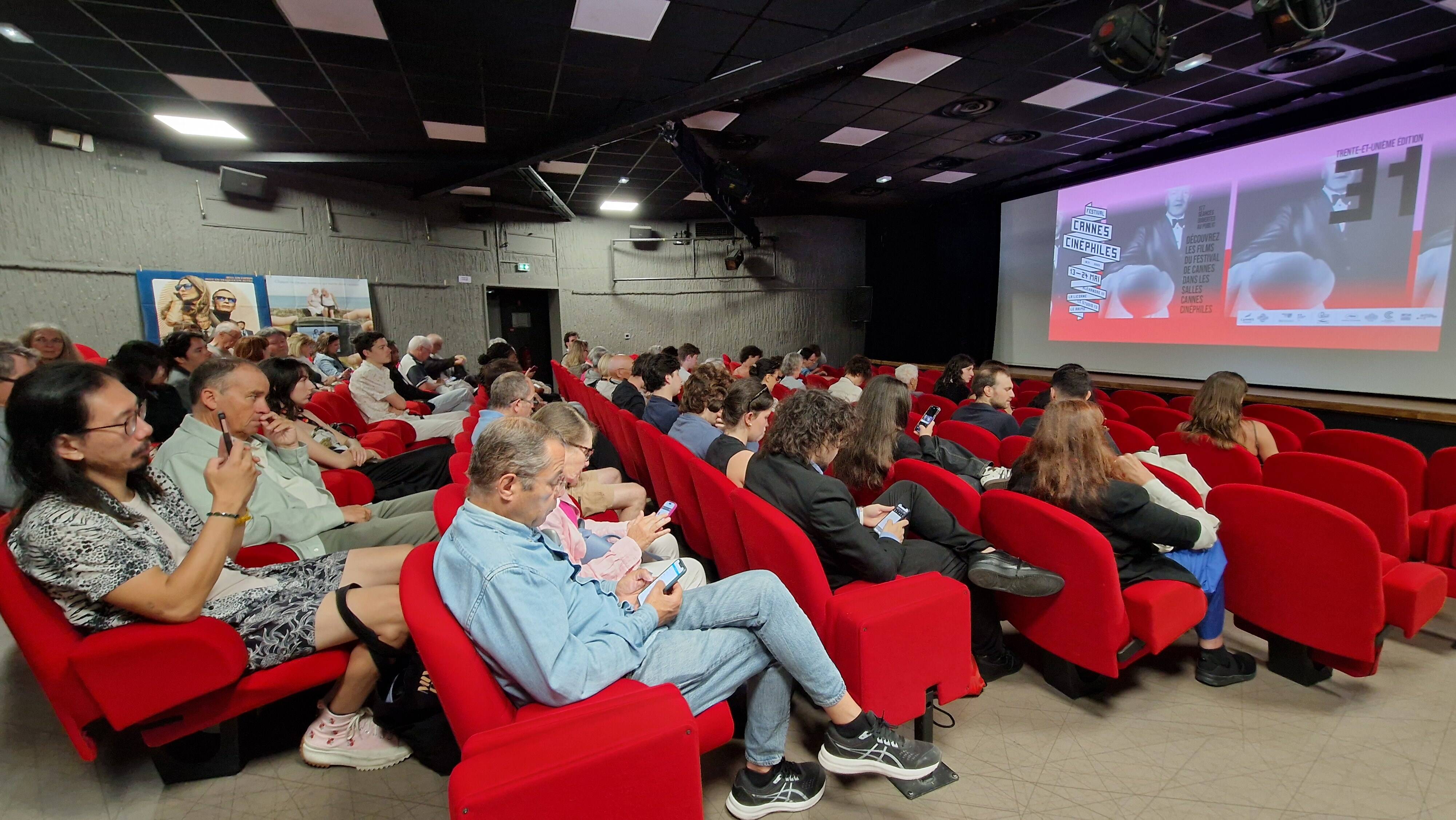 Dans le quartier de la Bocca, à Cannes, on vient aussi assouvir sa passion pour le cinéma