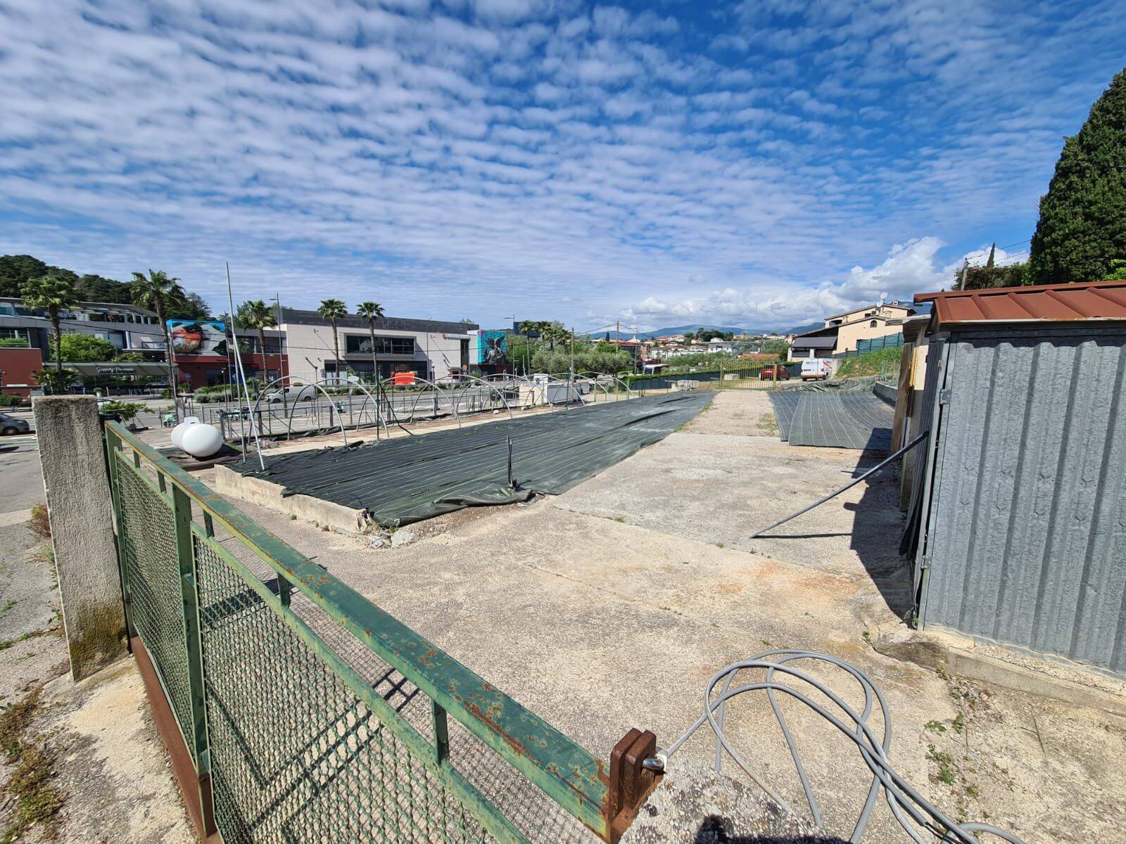 "On a fermé pour mieux rouvrir d'ici mi-juin": que se passe-t-il dans cette pépinière de Cagnes-sur-Mer?