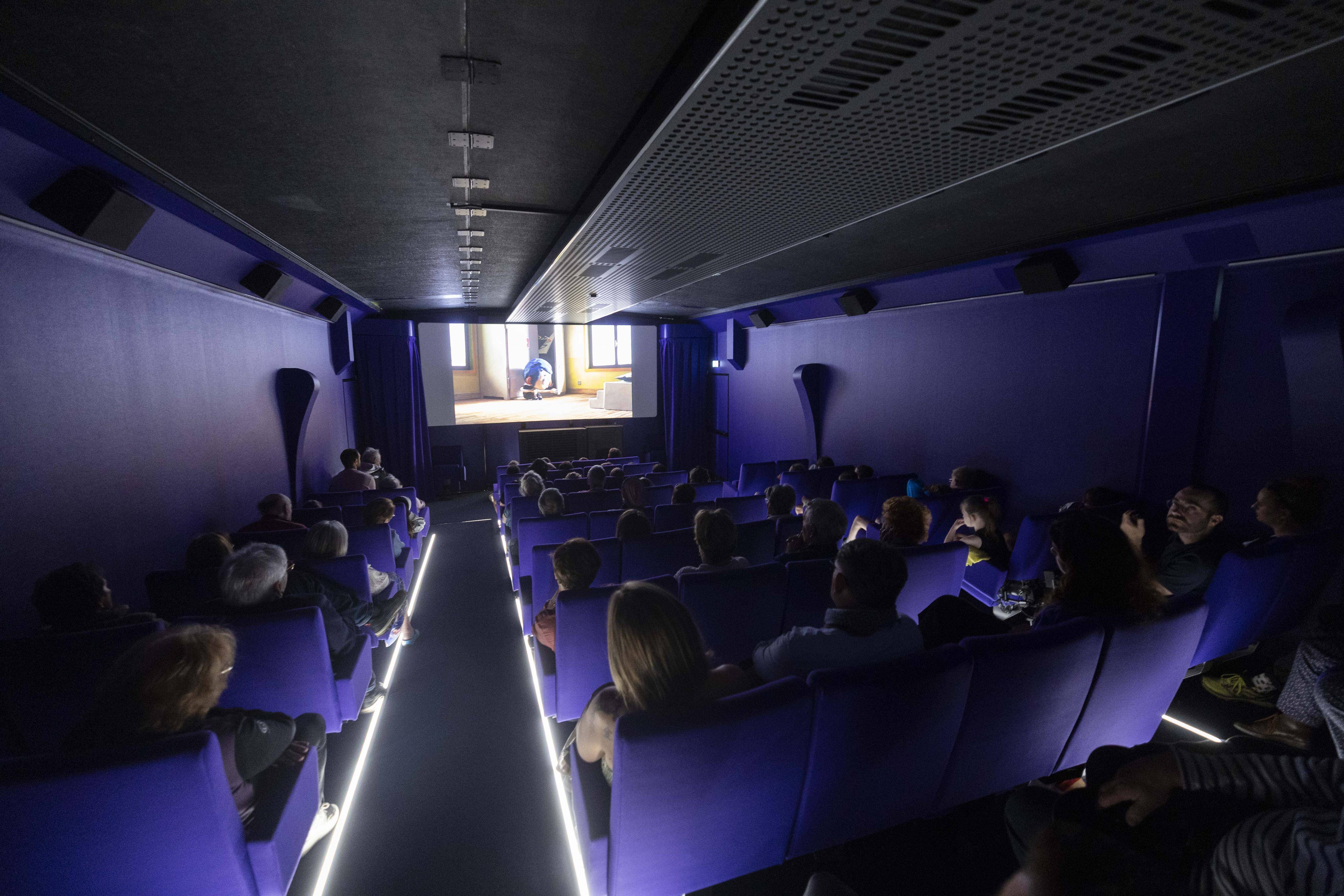 Qu'est-ce que le CinéMo, ce bus qui propose des projections dans le quartier de Cannes la Bocca? On vous explique tout