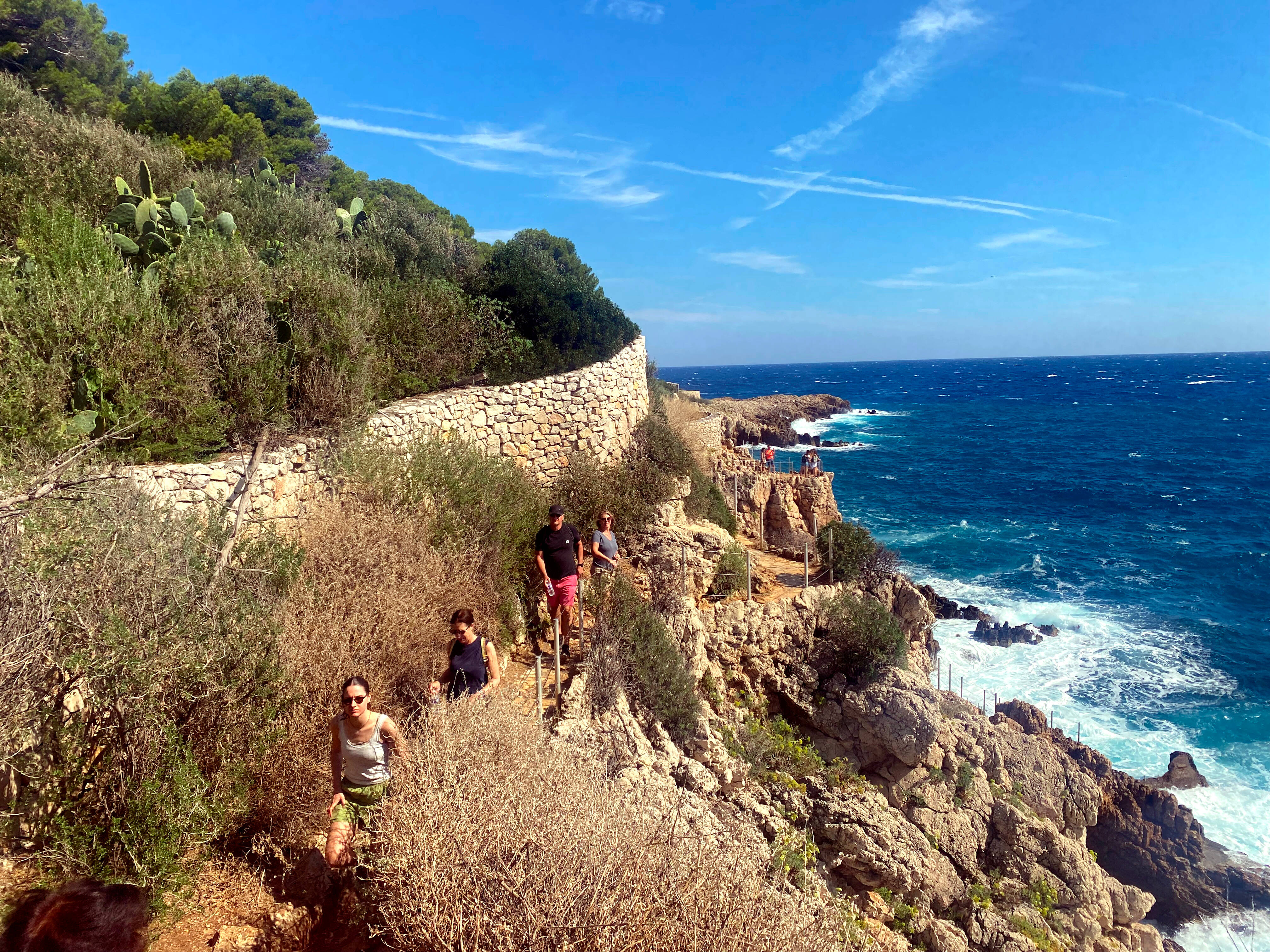 Vigilance jaune pluie-inondation et orages: le sentier du littoral et les jardins publics fermés à Antibes
