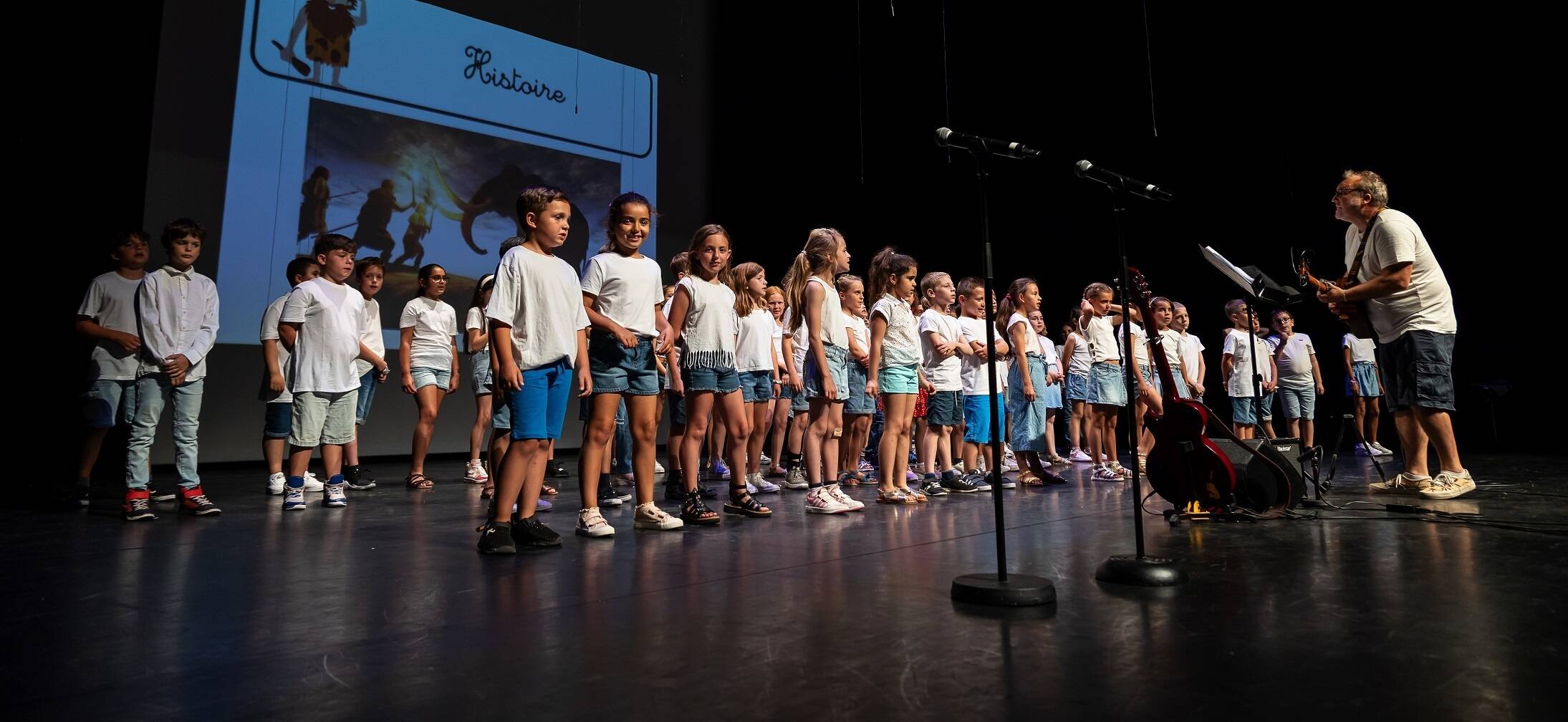 Place aux levers de rideau au Carré de Sainte-Maxime: les artistes en herbe présentent leurs spectacles de fin d'année
