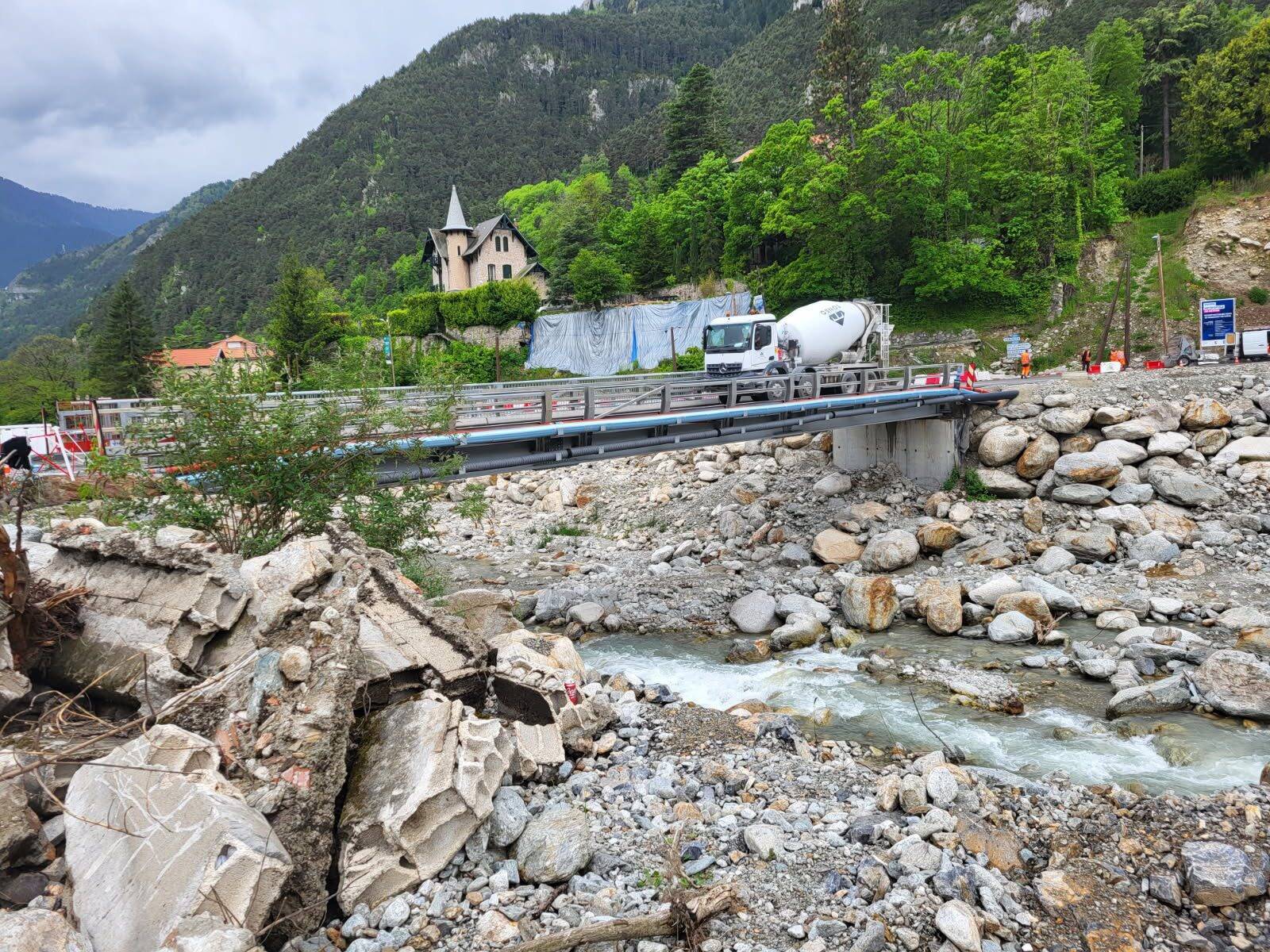 Les ponts de la Vésubie détruits par la tempête Alex ne seront finalement pas reconstruits avant 2027, la Métropole a mis fin au contrat avec Bouygues et s'explique