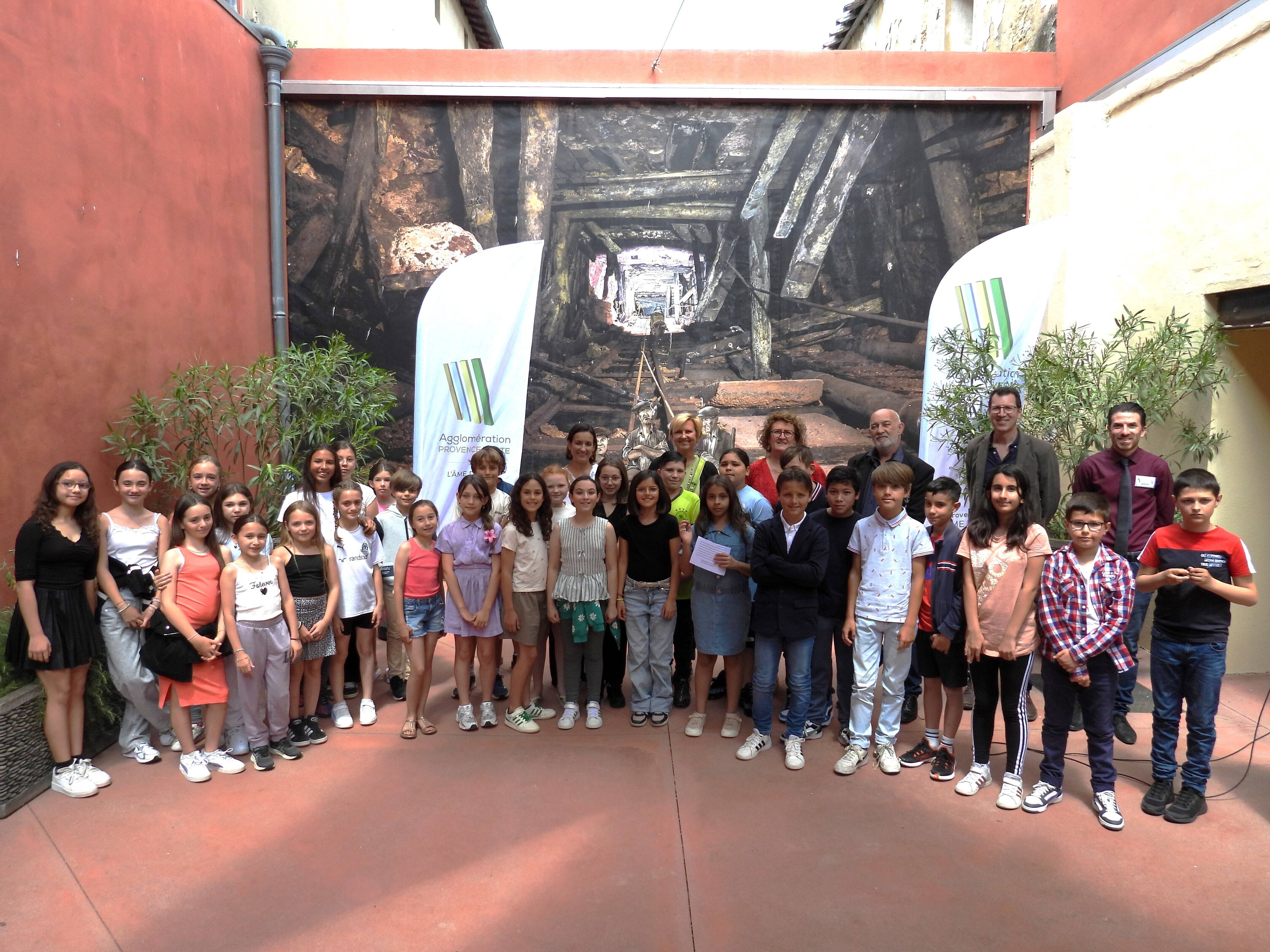 Les écoliers dessinent leur BD des Gueules rouges à Tourves