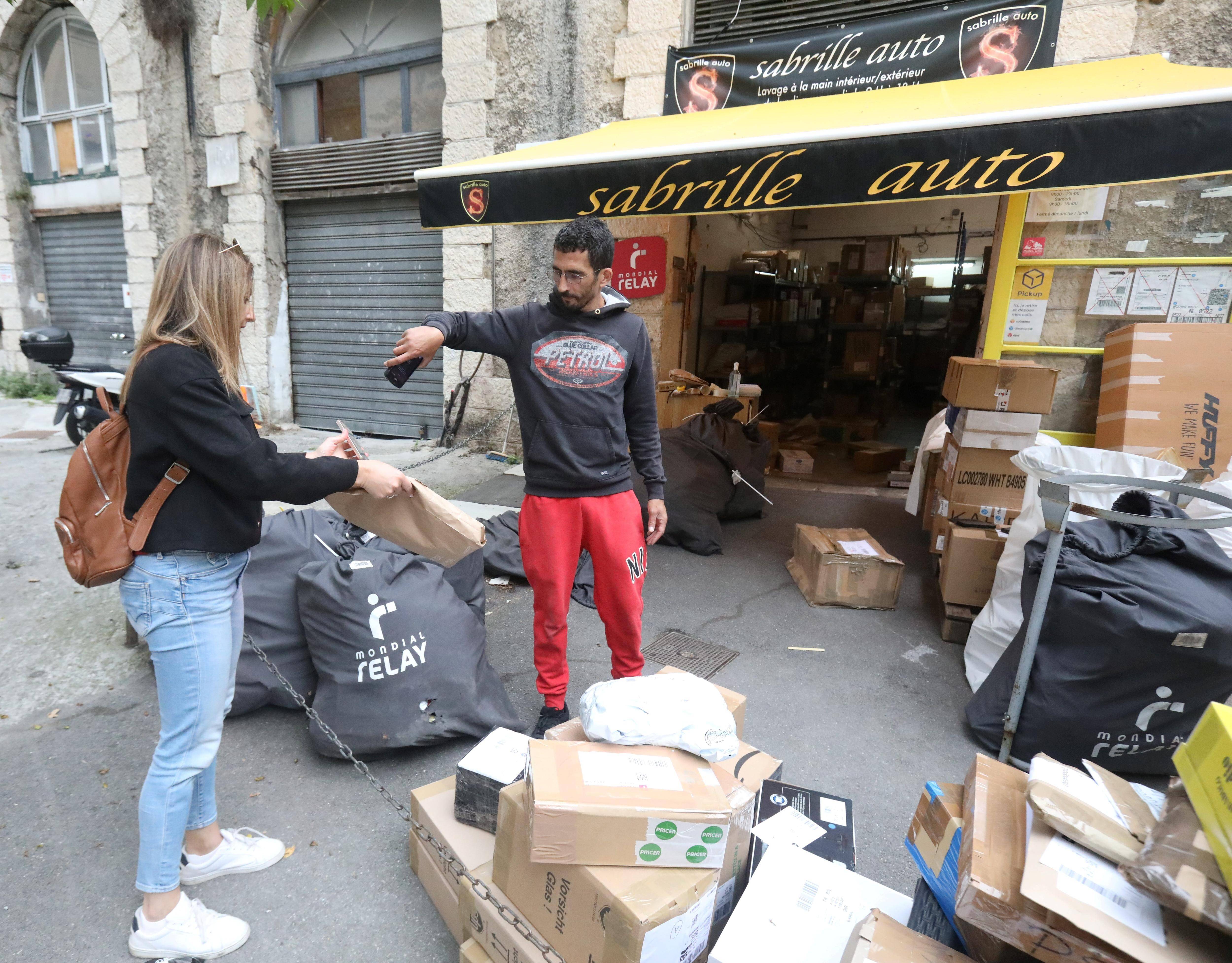 Je gère 800 colis par jour: entre Menton et Roquebrune, les coulisses des points relais