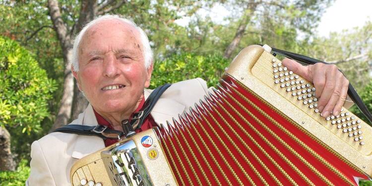Il avait fait danser des générations entières, de la caravane du Tour de France aux scènes européennes: l'accordéoniste aux cent vies Olivier Perfetti s'est éteint à Saint-Raphaël