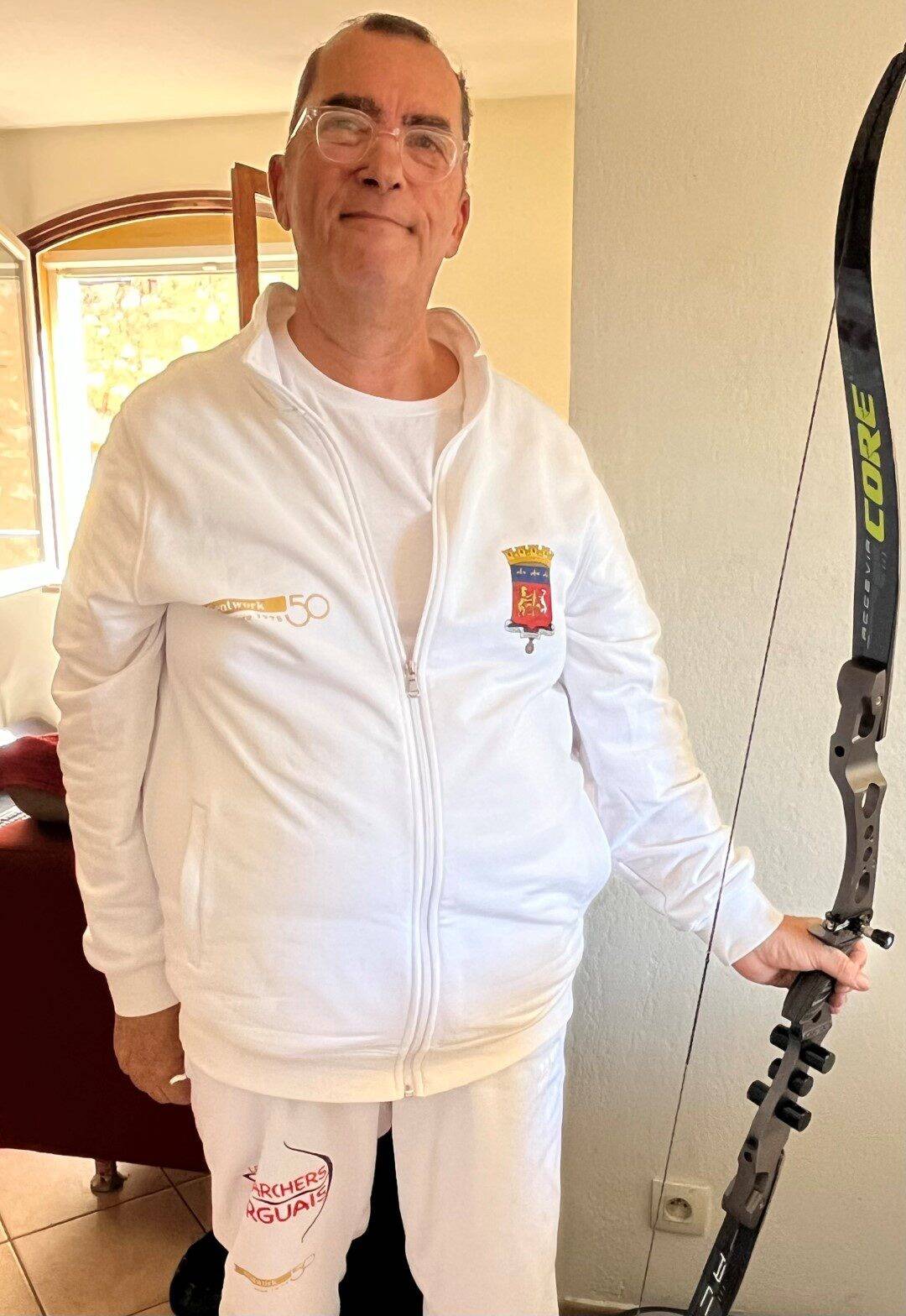 "Chaque flèche dans une cible est une victoire": atteint de la maladie de Parkinson, il remporte le titre de champion du Var de para tir à l'arc