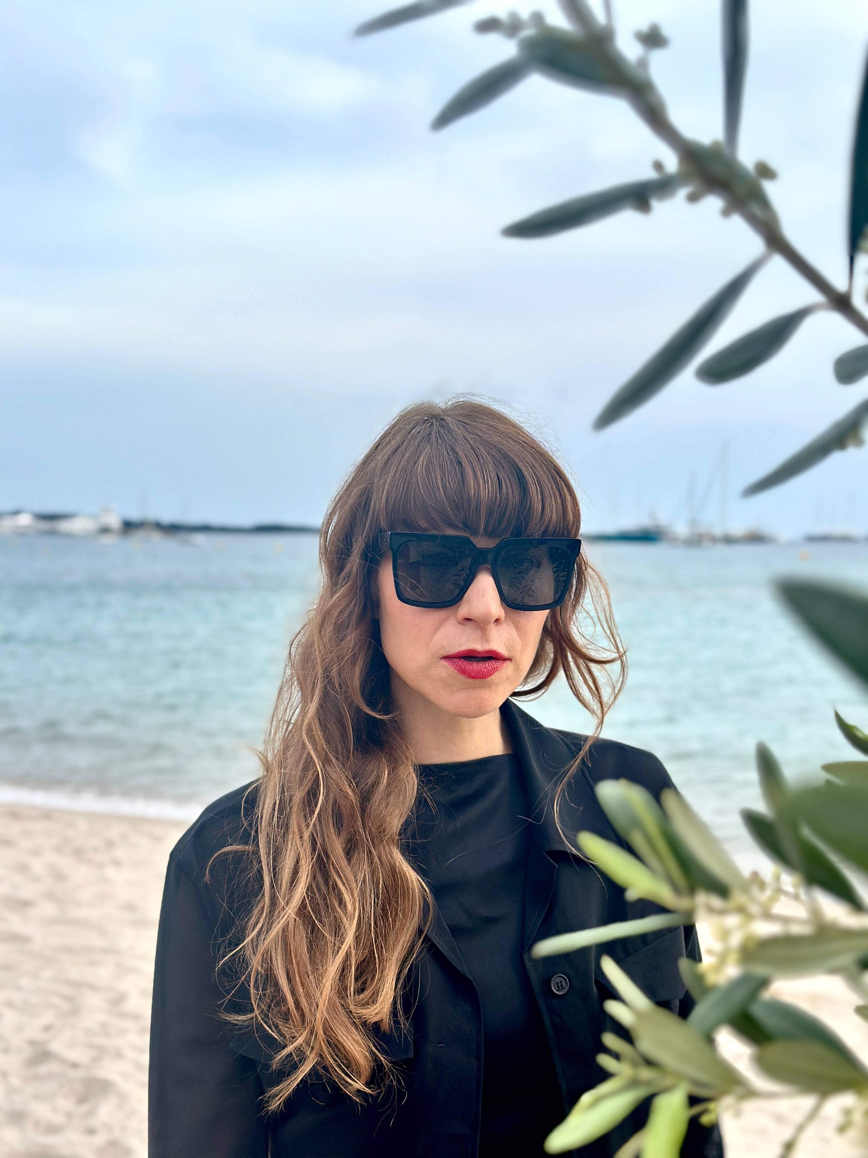 "Avec un bon Cerrone, tu peux faire basculer une foule": on a parlé Festival de Cannes, comédie, David Lynch et dancefloor avec l'éclectique Calypso Valois