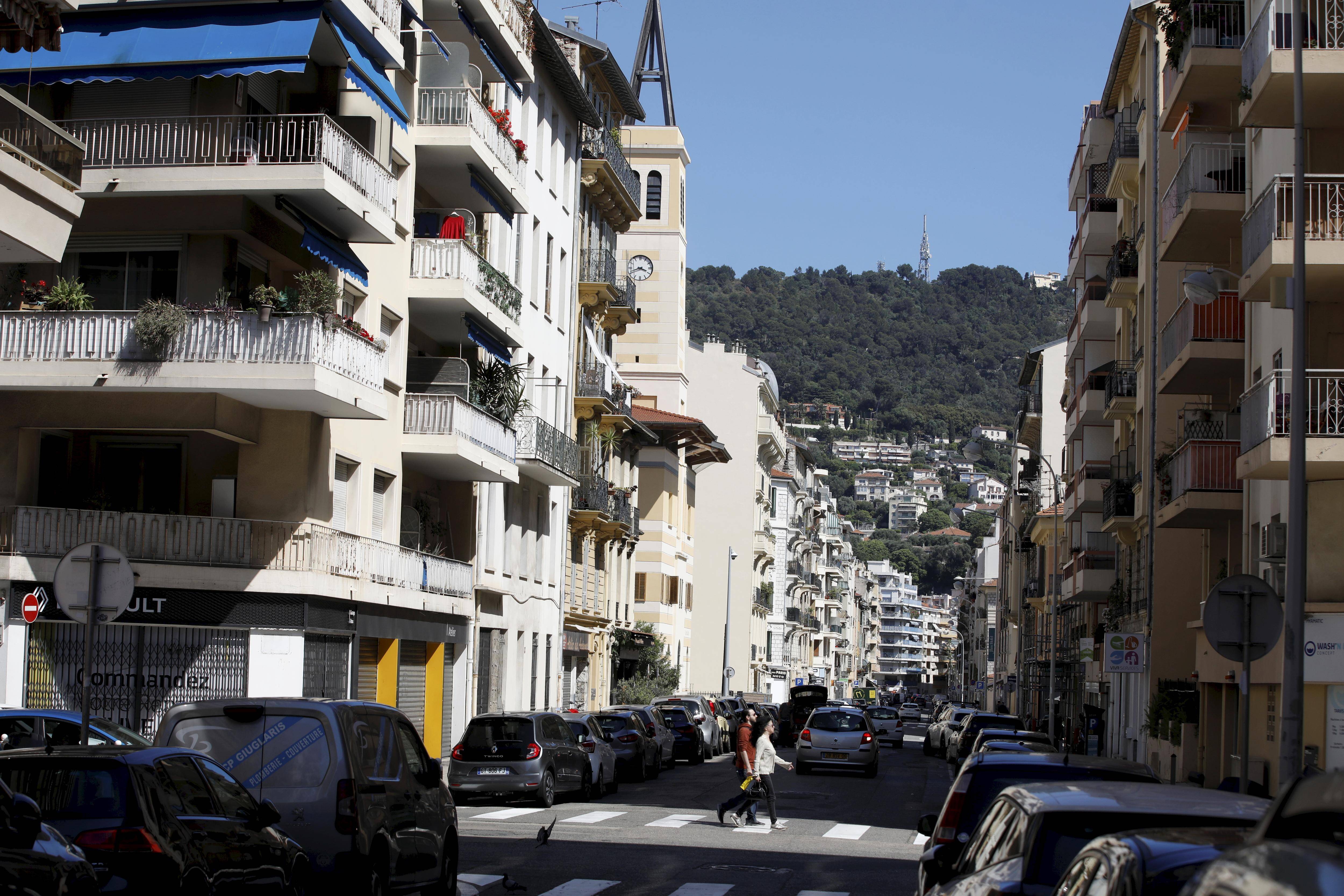 "Je l'excuse, mais ne le pardonne pas": il tente d'égorger celui qui l'héberge à Nice, un homme condamné à 10 ans de prison