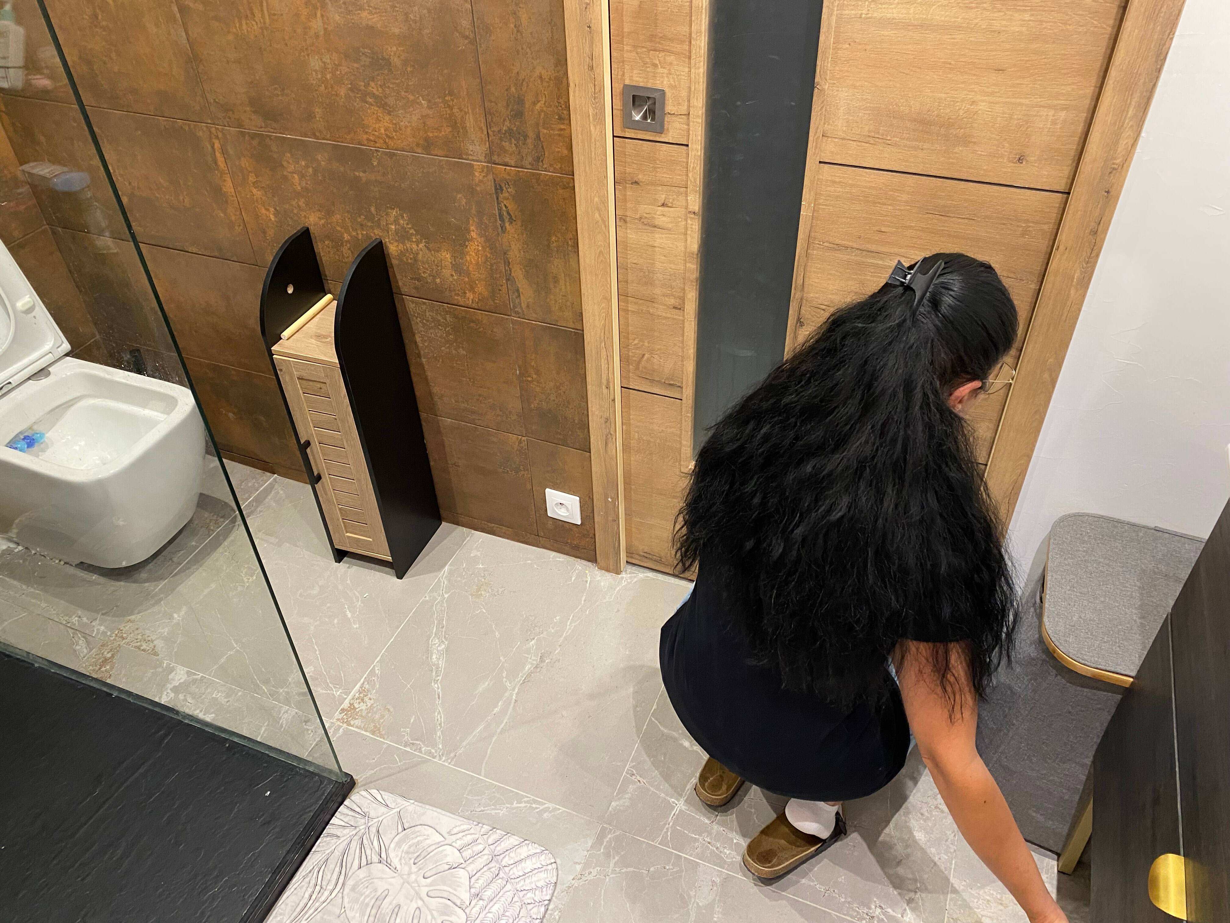 Près de Nice, il filmait sa belle-fille de 13 ans dans la salle de bains: une maman témoigne