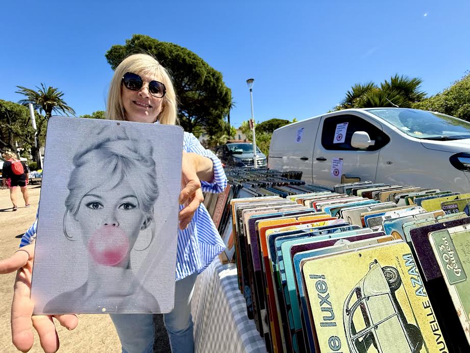 Rock, pin-up, voitures de collections et objets d'époque: un retour dans le passé grâce au salon univers vintage à Sainte-Maxime