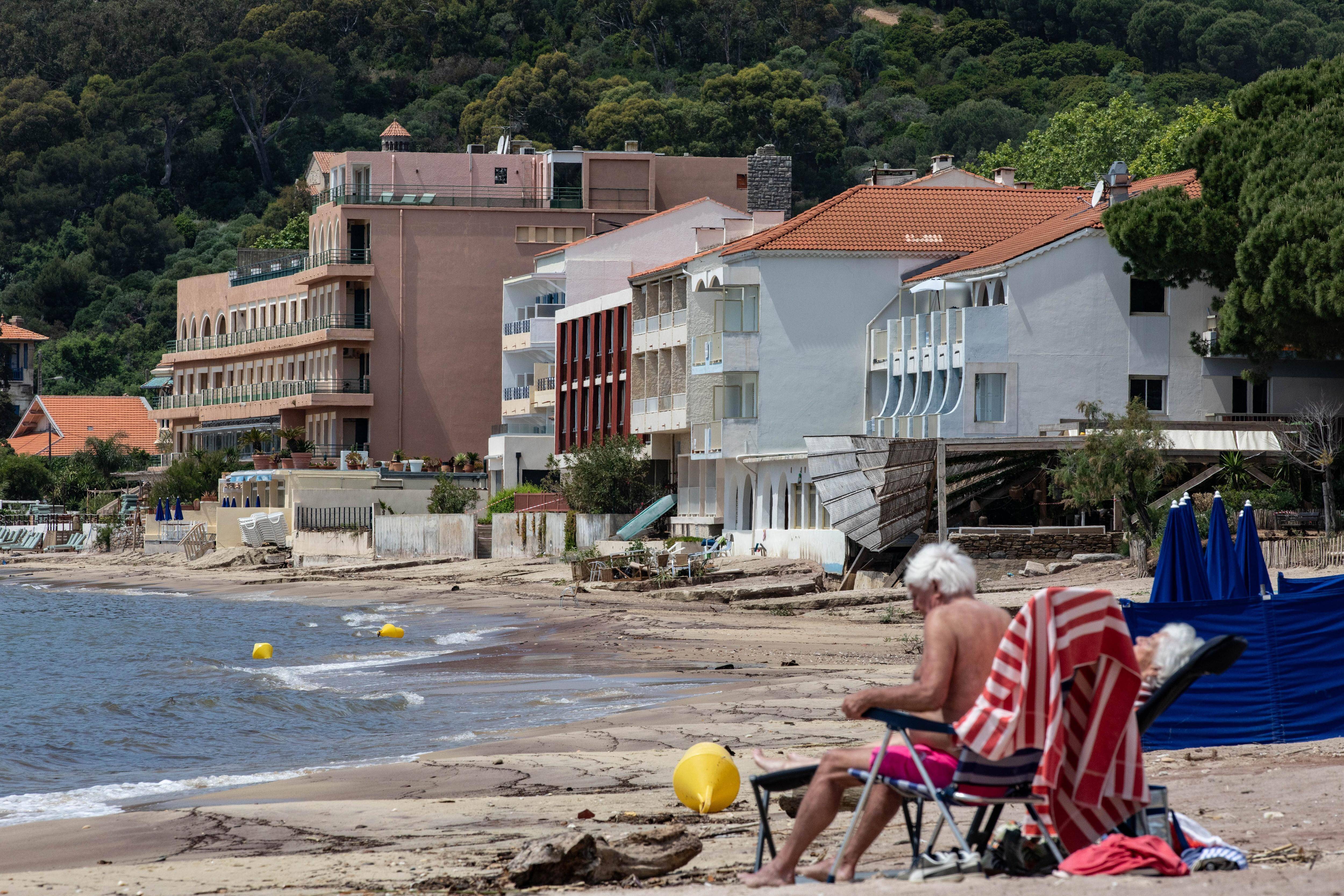 Intempéries dans le Var: au Lavandou, la baignade reste interdite et la sardinade est annulée