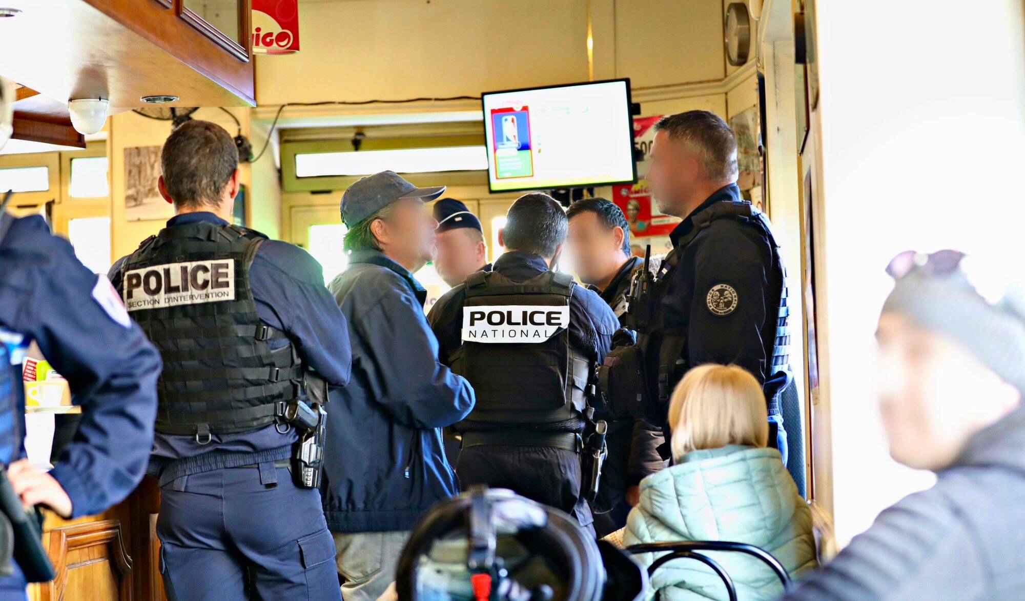 Le syndicat Alliance Police nationale des Alpes-Maritimes part manifester dans la ville du Premier ministre
