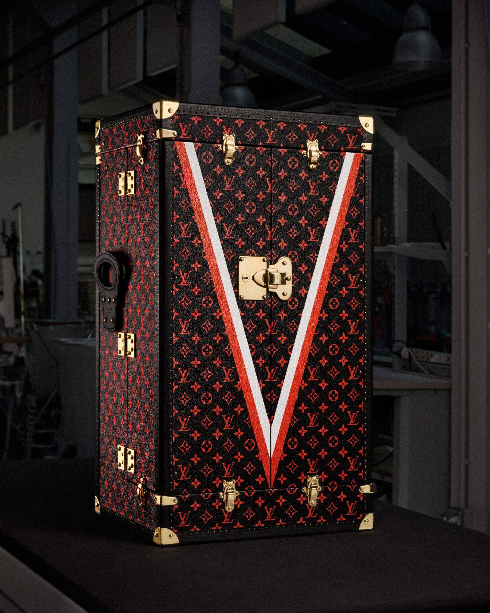 Dans les coulisses de la création de la malle trophée Louis Vuitton qui abrite la coupe du Grand Prix de Monaco