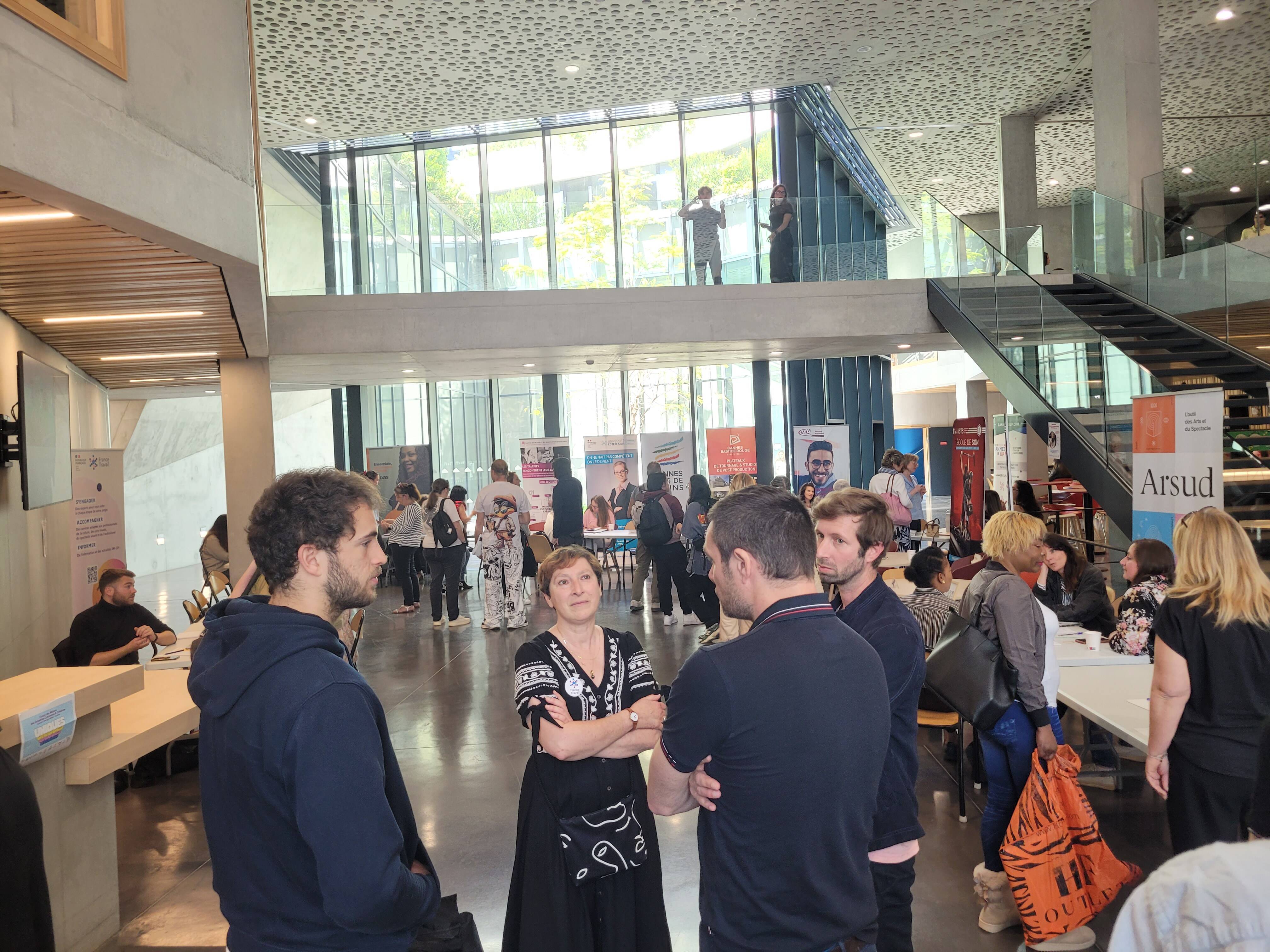 "Tout le monde peut accéder à ces métiers": un festival parallèle pour ouvrir les portes des professions de la culture à Cannes