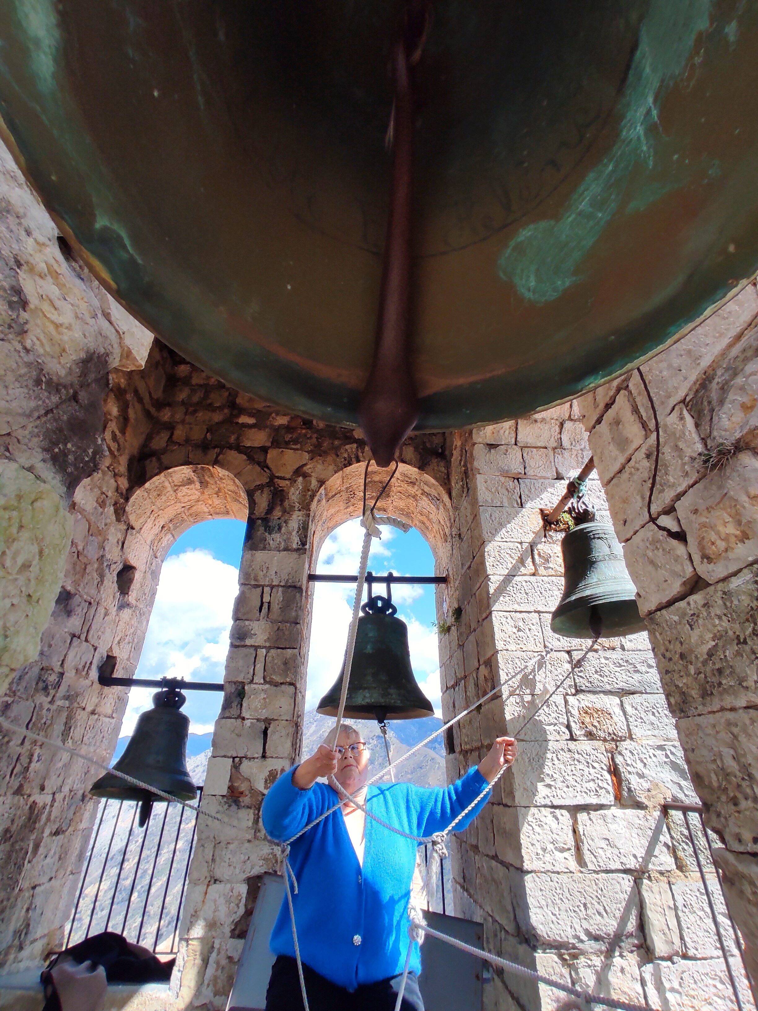 "C'est notre mission envers les familles, notre engagement pour le village": qui sont les derniers sonneurs de cloches dans nos vallées?