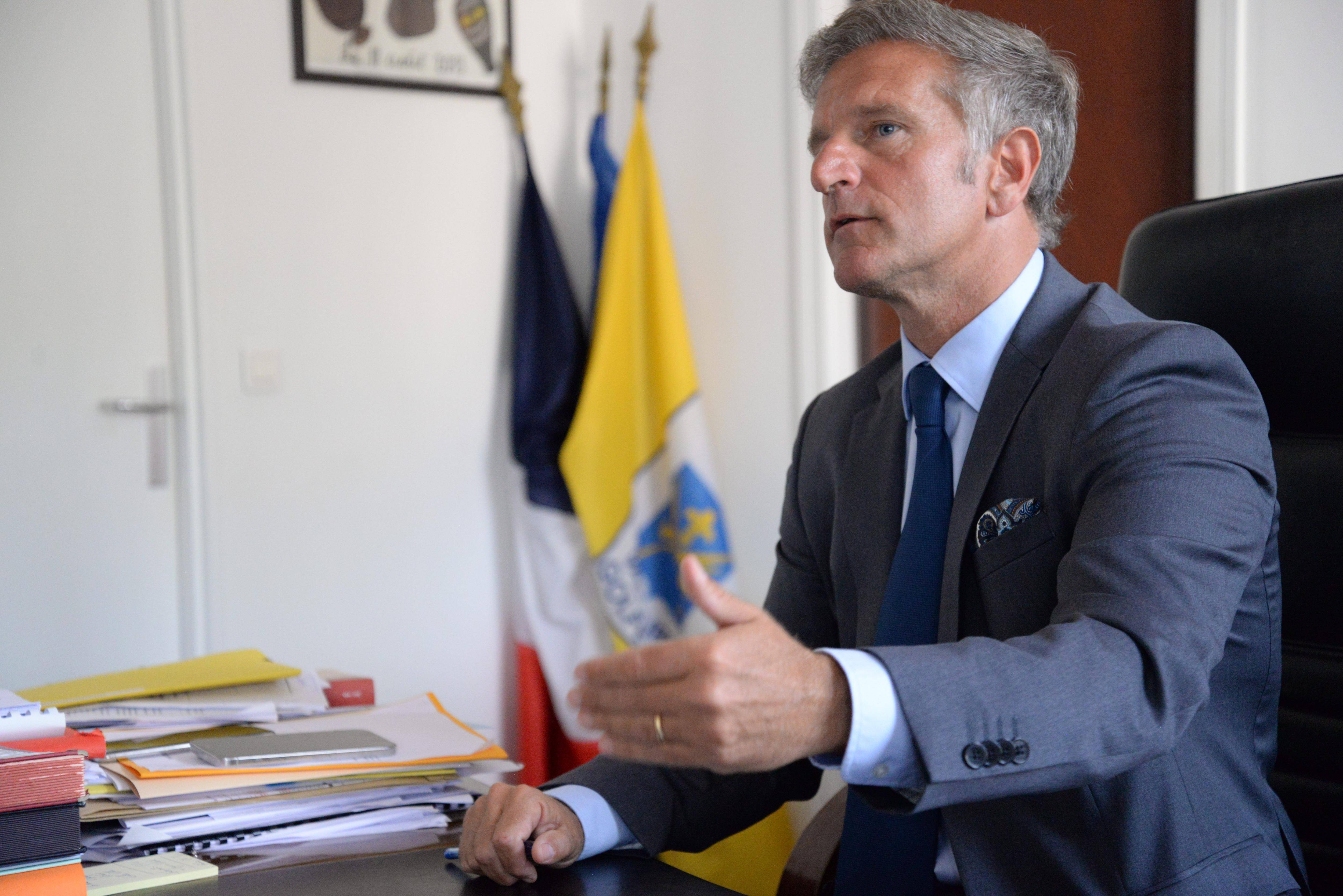 "Je n'envisage pas l'hypothèse d'être battu": le maire de Vallauris ne cache pas ses ambitions pour lui et la ville