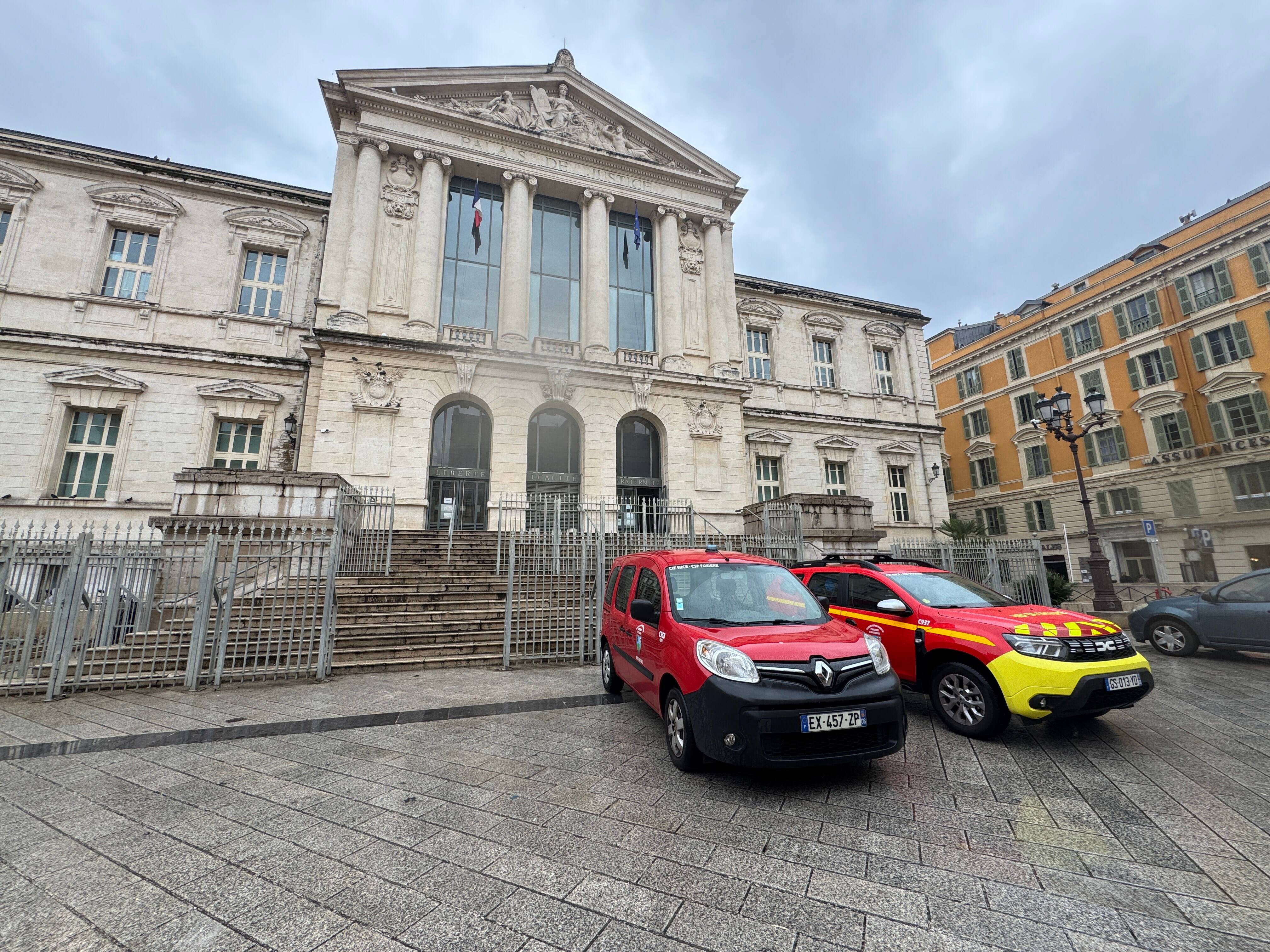 Accident sur la voie rapide: la conductrice, alcoolisée, sous stupéfiants, roulait sans permis
