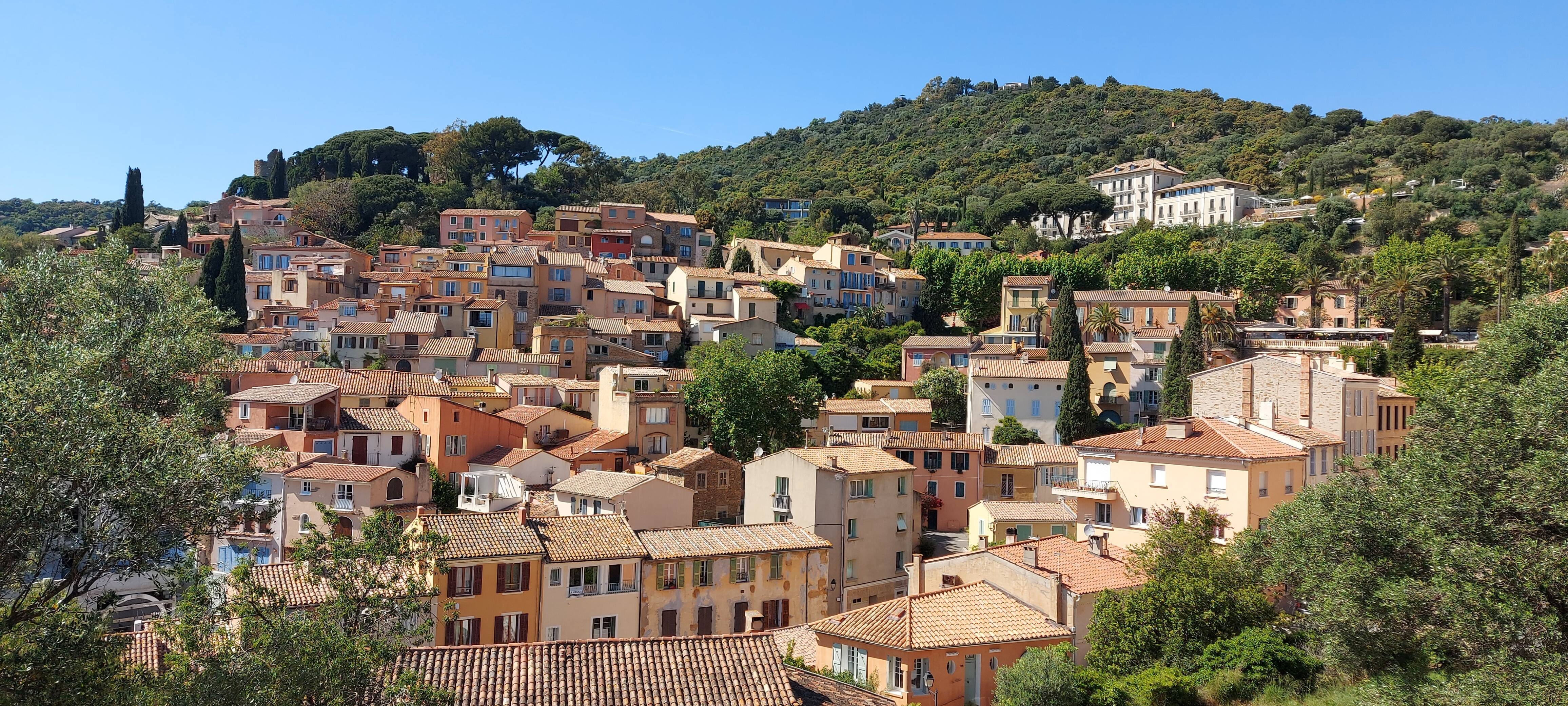 "Un véritable frein au développement économique": de nouveaux logements pour les travailleurs saisonniers à Bormes-les-Mimosas