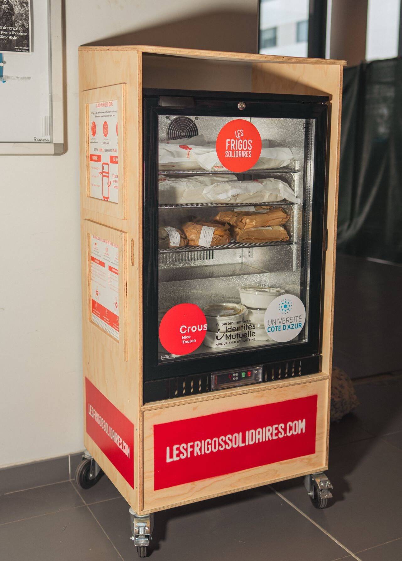 "Chaque soir, le Crous remplit le frigo et, le matin, il est vide": des denrées alimentaires gratuites mises à disposition des étudiants à Nice