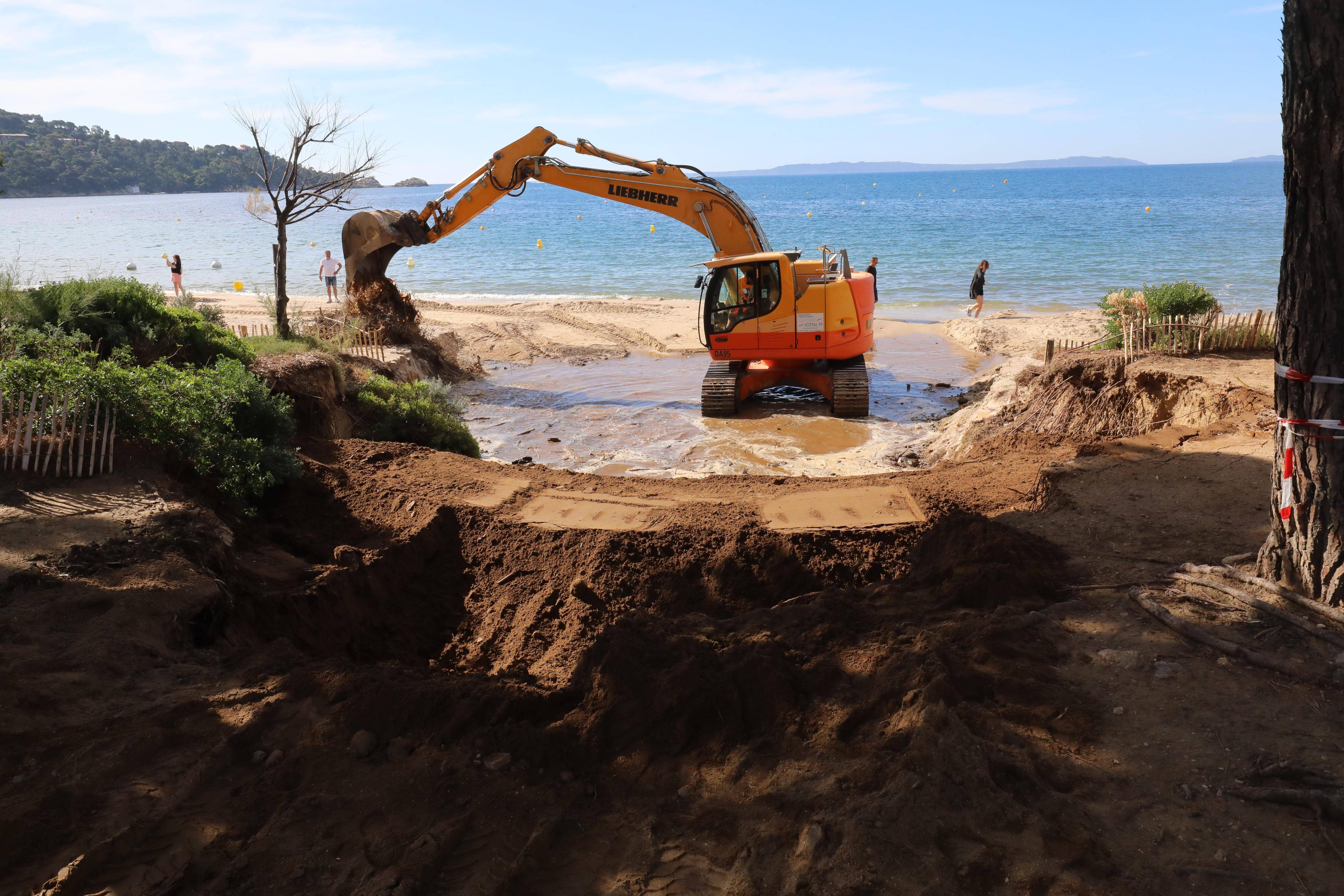 Une semaine après les inondations qui ont fait trois morts dans le Var, on fait le point sur les travaux colossaux au Lavandou