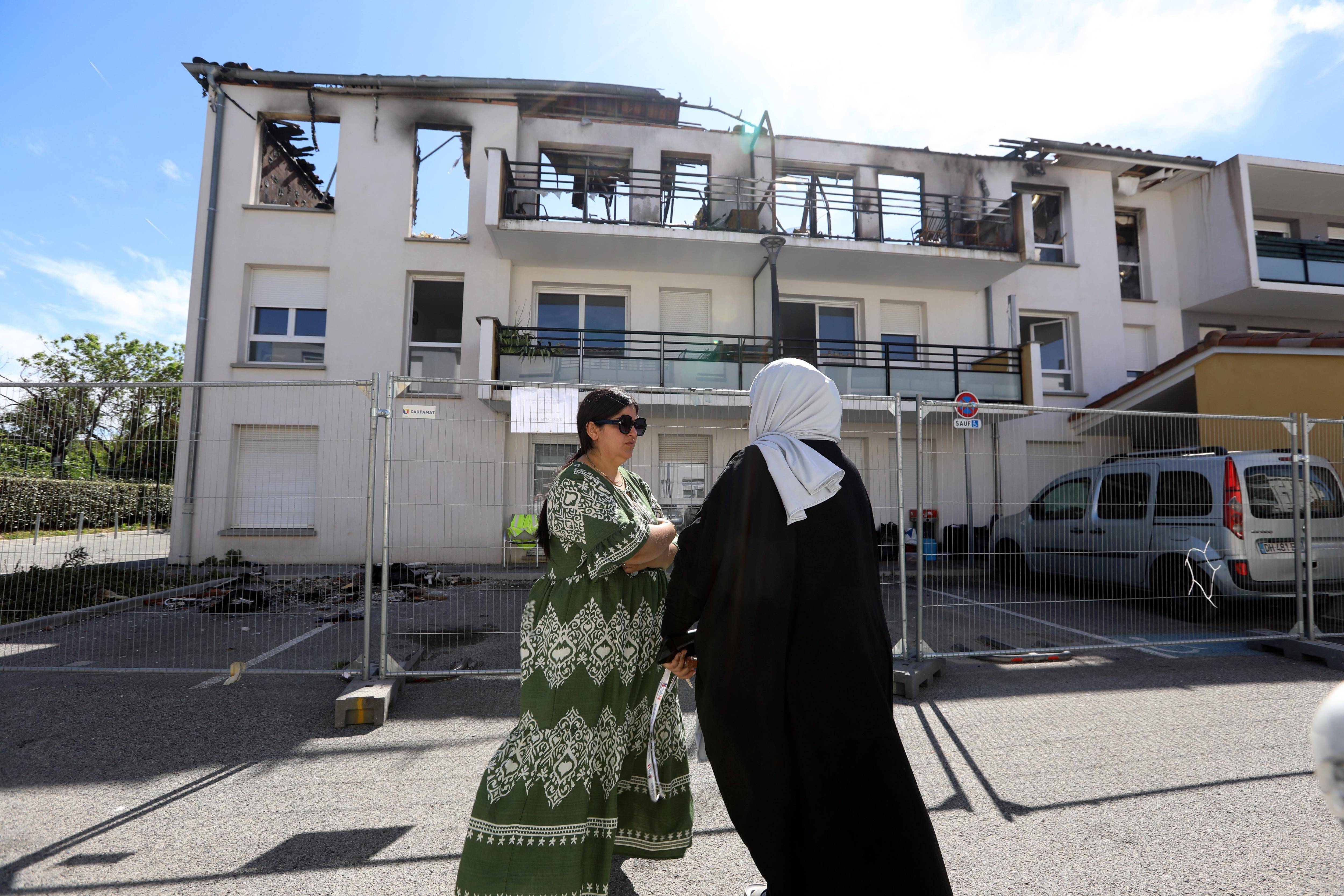 Après l'incendie qui a ravagé le dernier étage de l'immeuble, le quotidien difficile des sinistrés de La Tour