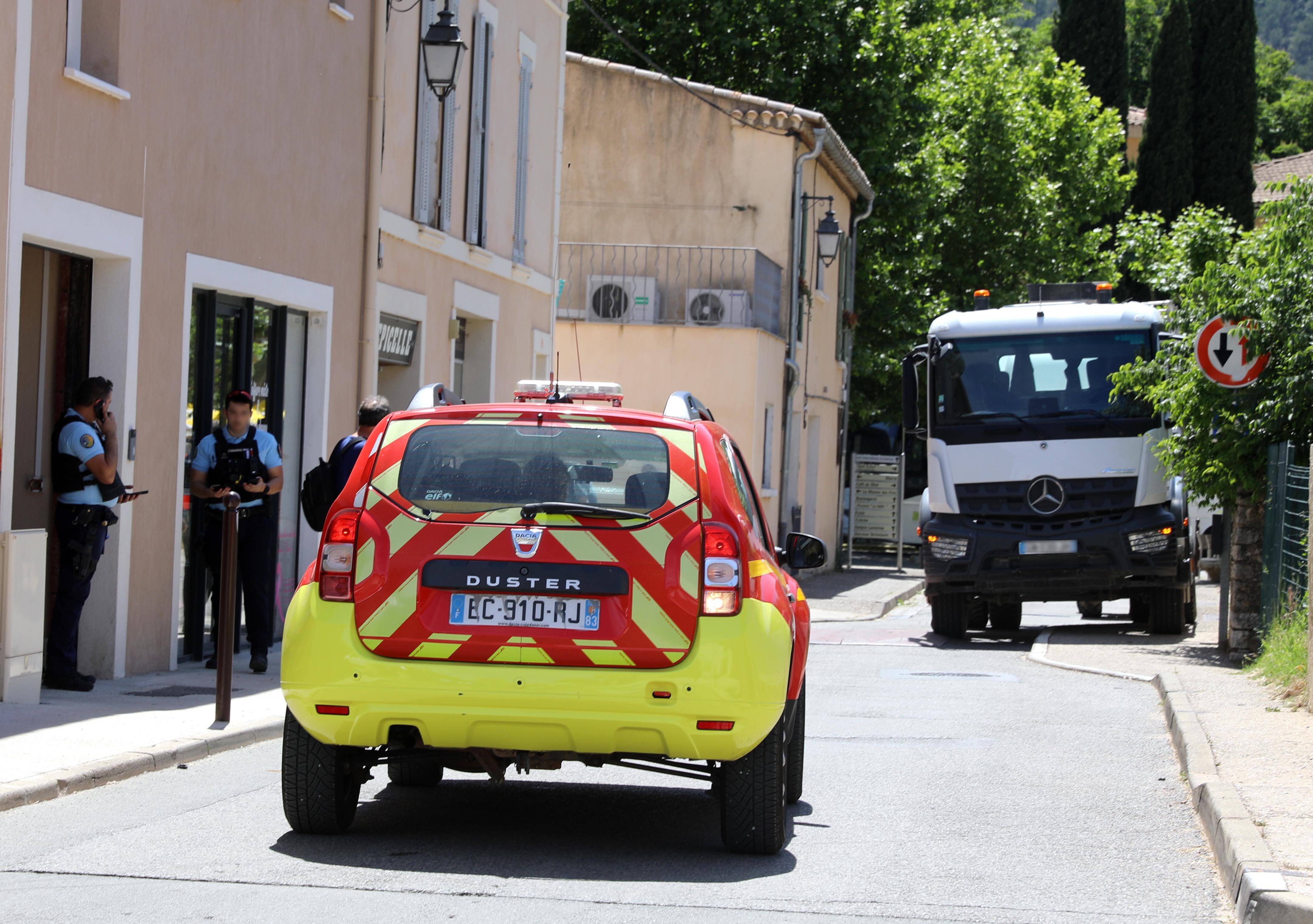 Coincé sous son véhicule, le conducteur d'un camion toupie à béton gravement blessé à La Celle
