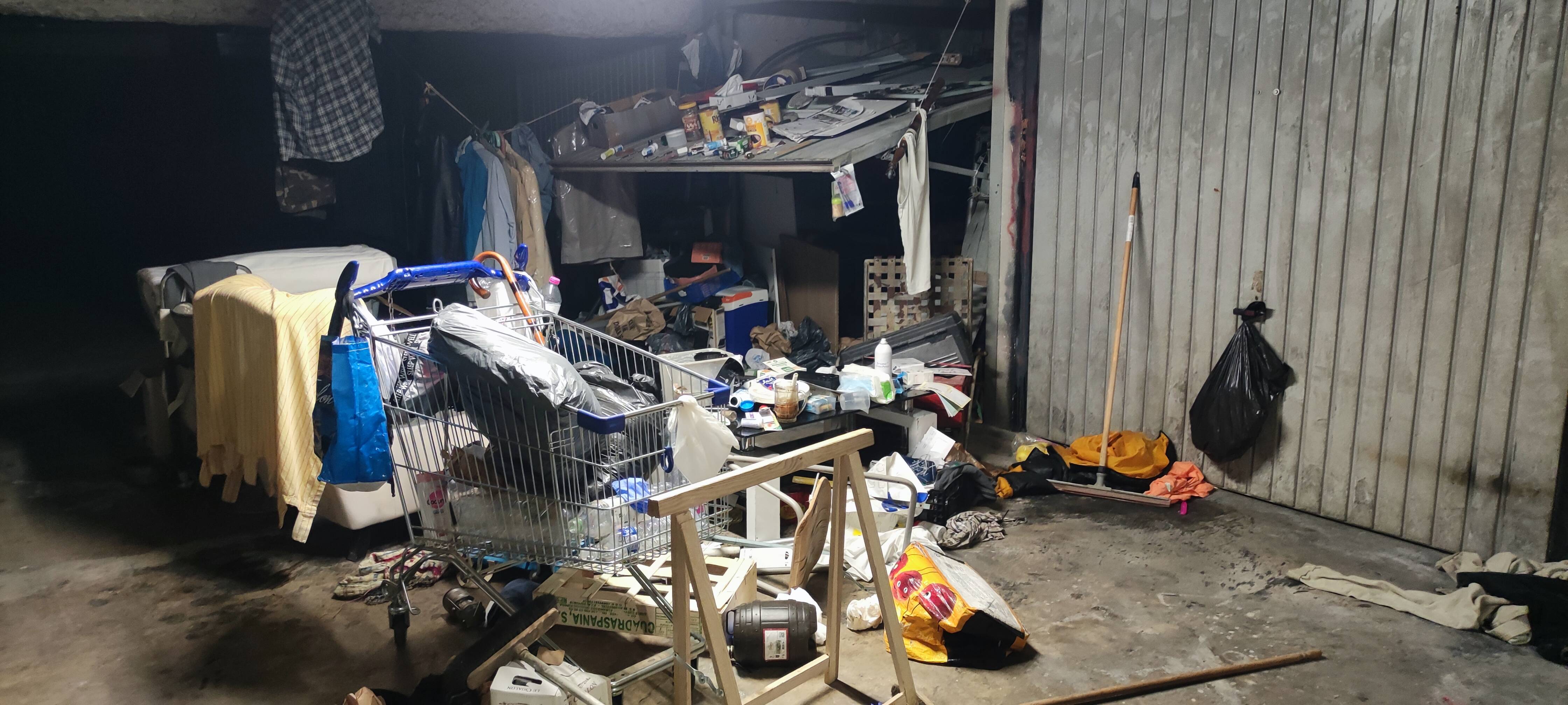 "On fait tout pour mettre un terme à cette situation": un retraité toulonnais vit dans son garage, les habitants s'insurgent