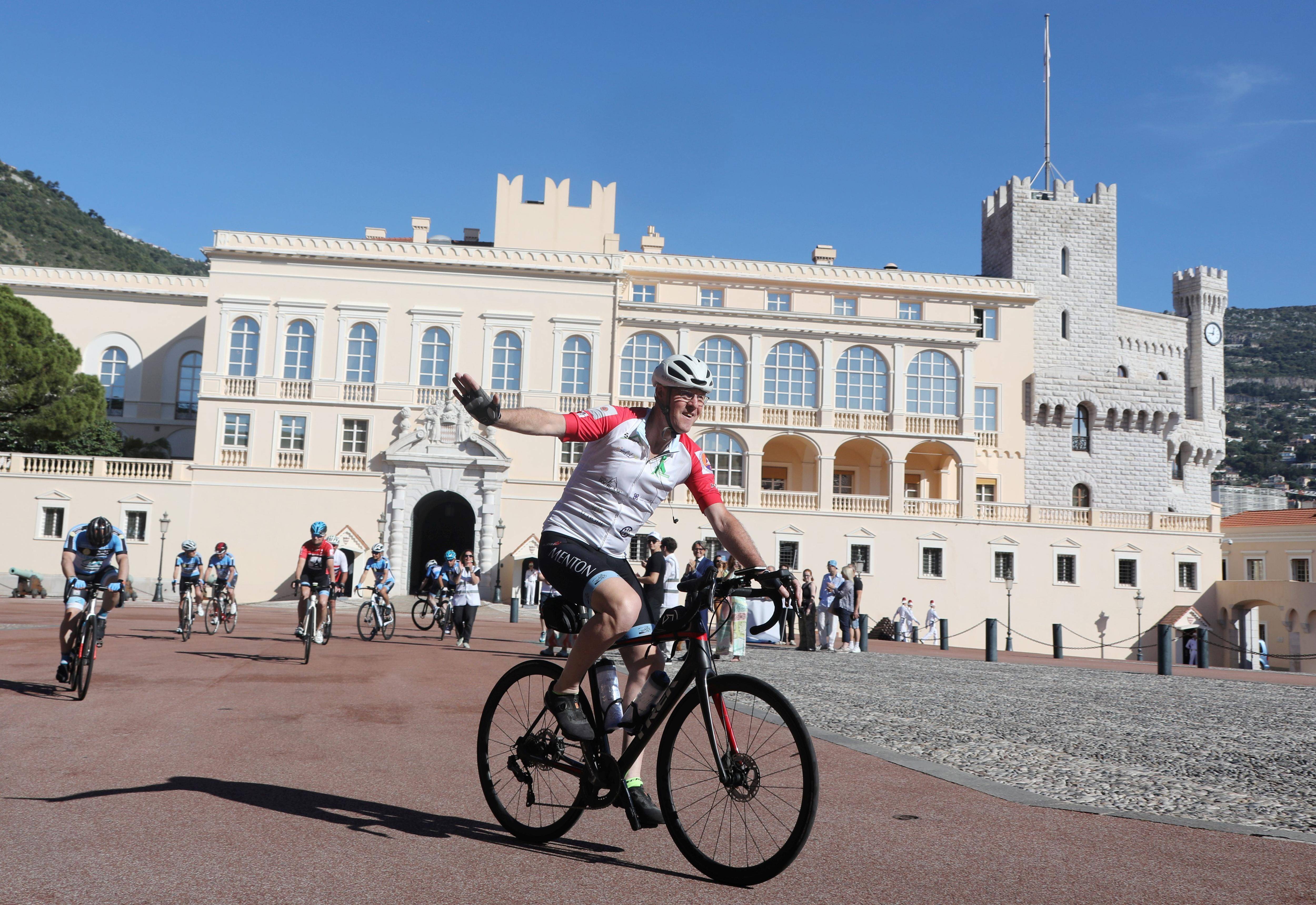 Il s'est élancé de Monaco à vélo pour rallier Andorre au profit des enfants malades du foie