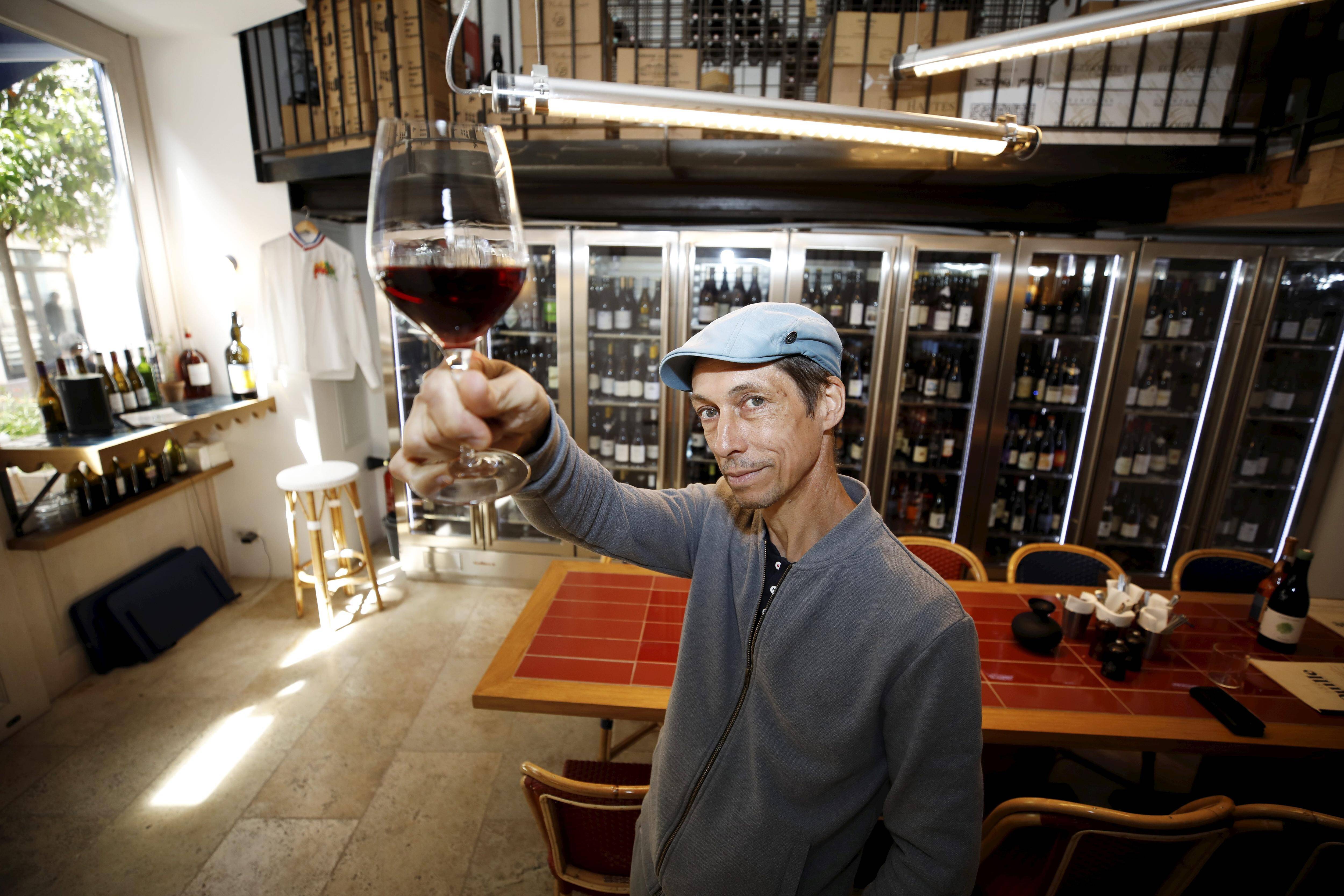 À deux pas du Palais des festivals de Cannes, le vigneron Pascal Paulze vous fait découvrir sa "cave à boire"