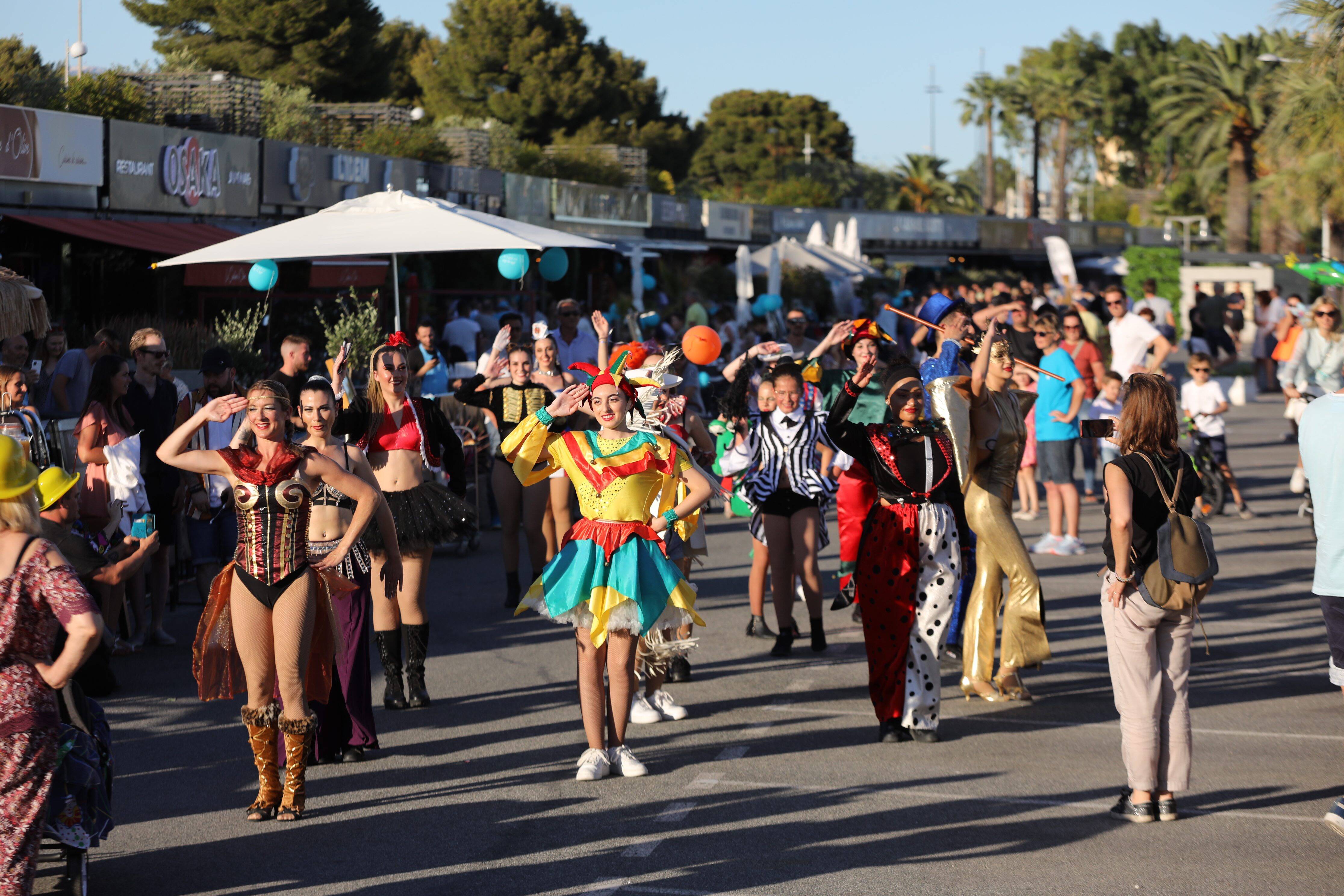 Il va falloir sortir les tenues fluorescentes et les paillettes pour la Fête du port de Saint-Laurent-du-Var ce vendredi 6 juin