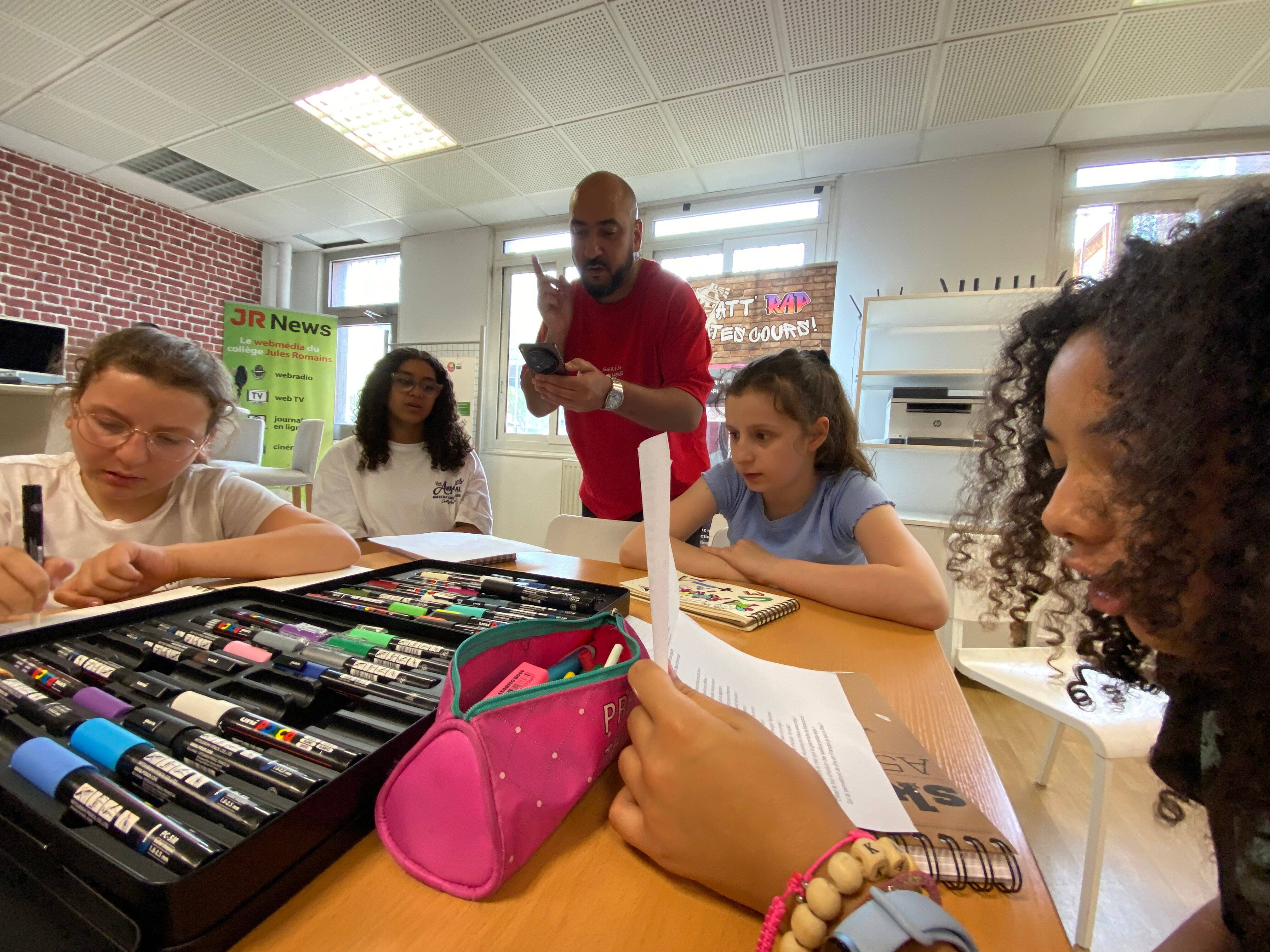 Ces élèves du collège des Moulins à Nice rappent leurs leçons pour les retenir... et ça marche!