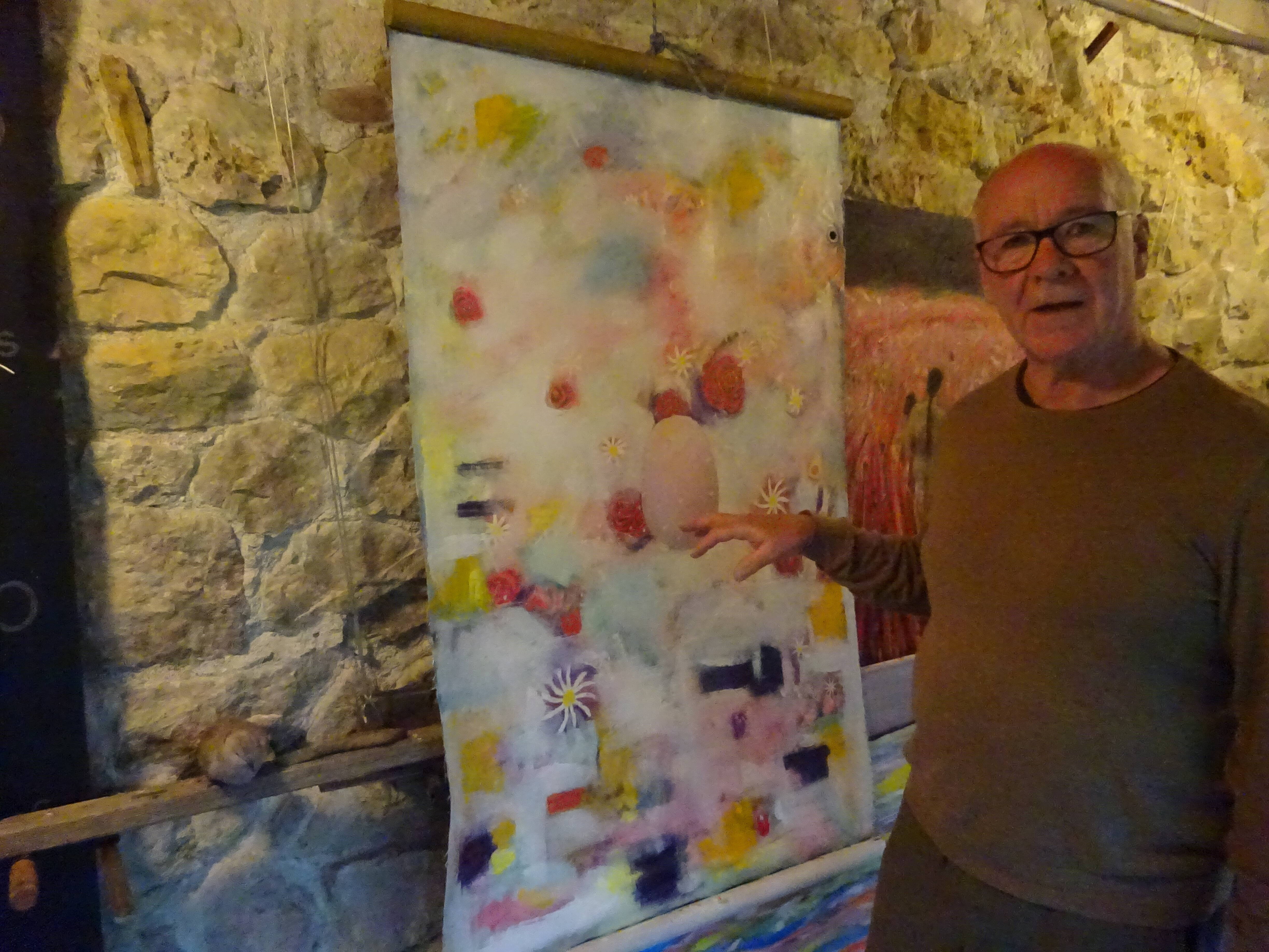 Découvrez comment l'artiste Mark Webb s'exprime à travers ses toiles dans son exposition ce mois-ci dans le Var