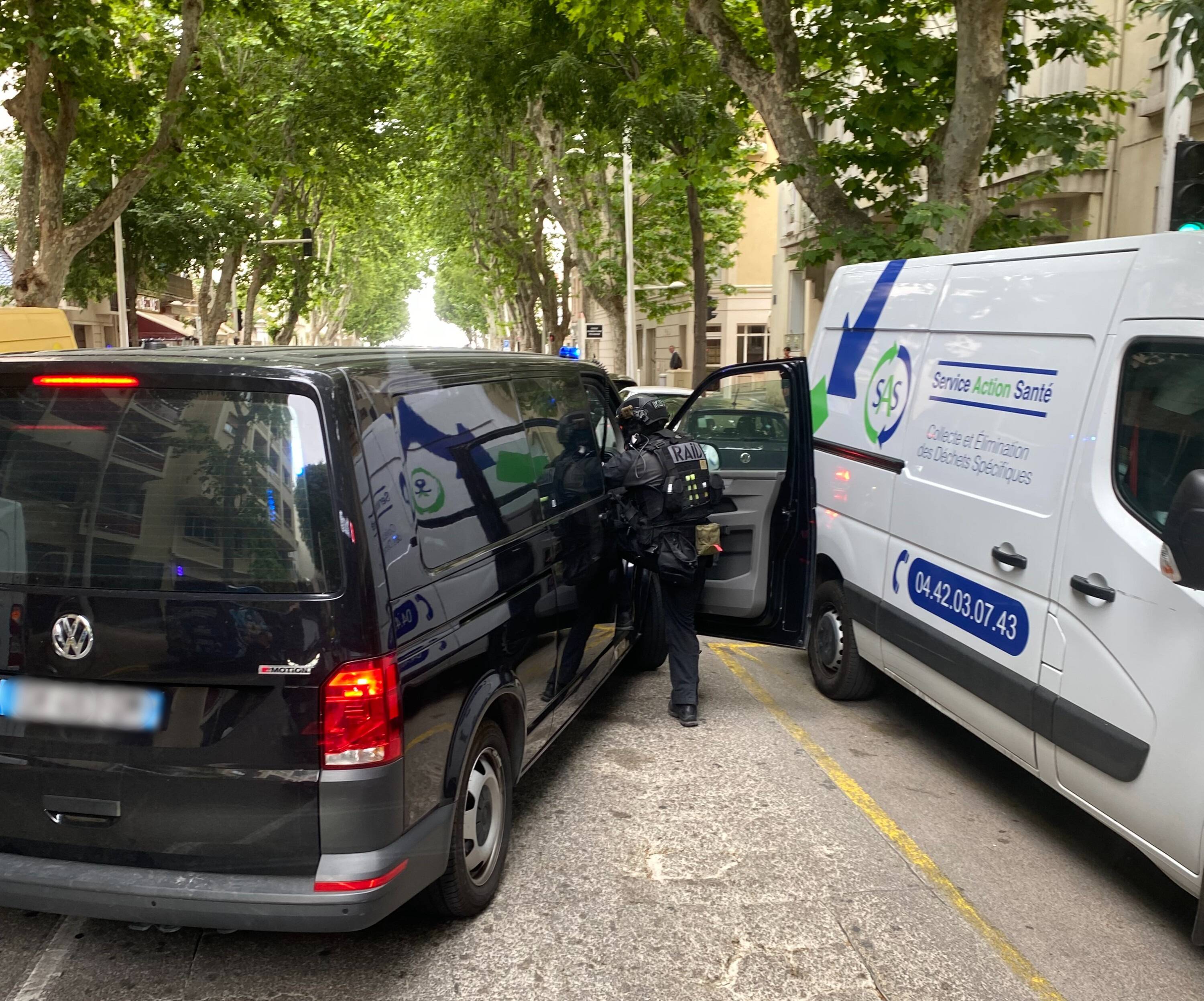Un homme armé et retranché menace sa compagne à son domicile à Toulon, une trentaine de policiers mobilisés pour interpeller le forcené
