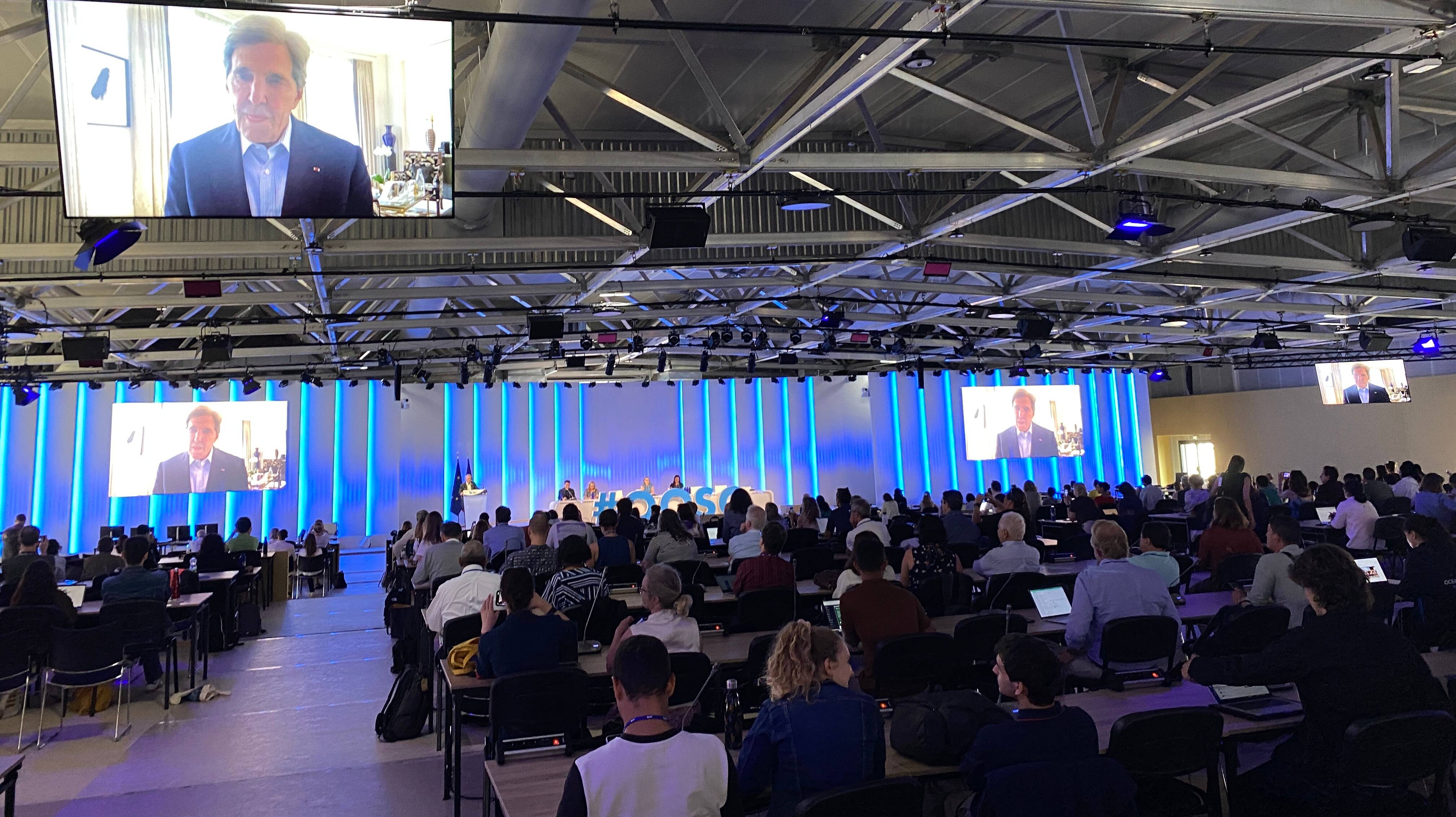 "Honte sur nous", à Nice, l'Américain John Kerry appelle à la mobilisation pour la protection de l'océan