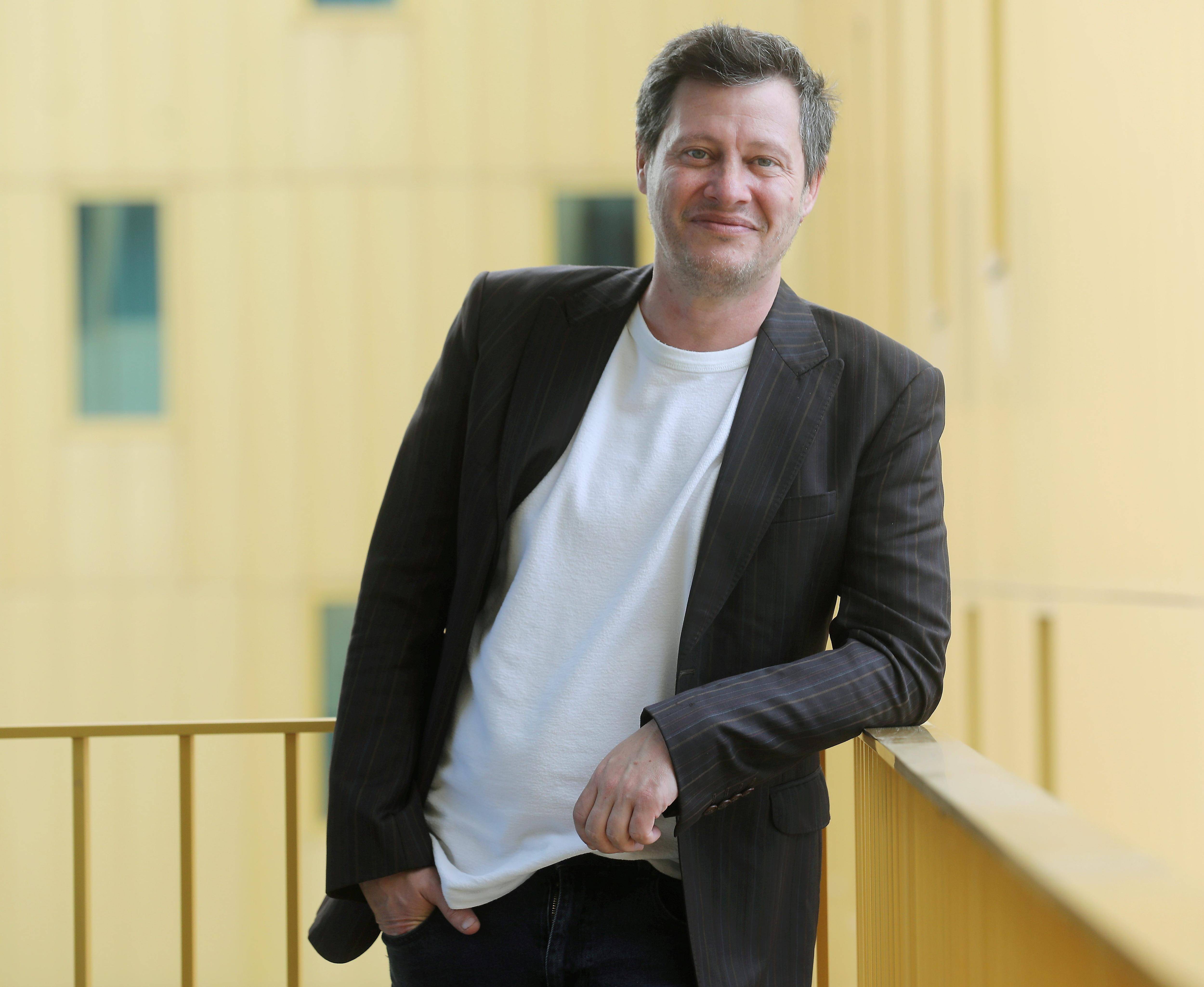 Jonathan Dassin annonce un biopic sur son père, Joe Dassin, la sortie d'un album et une tournée