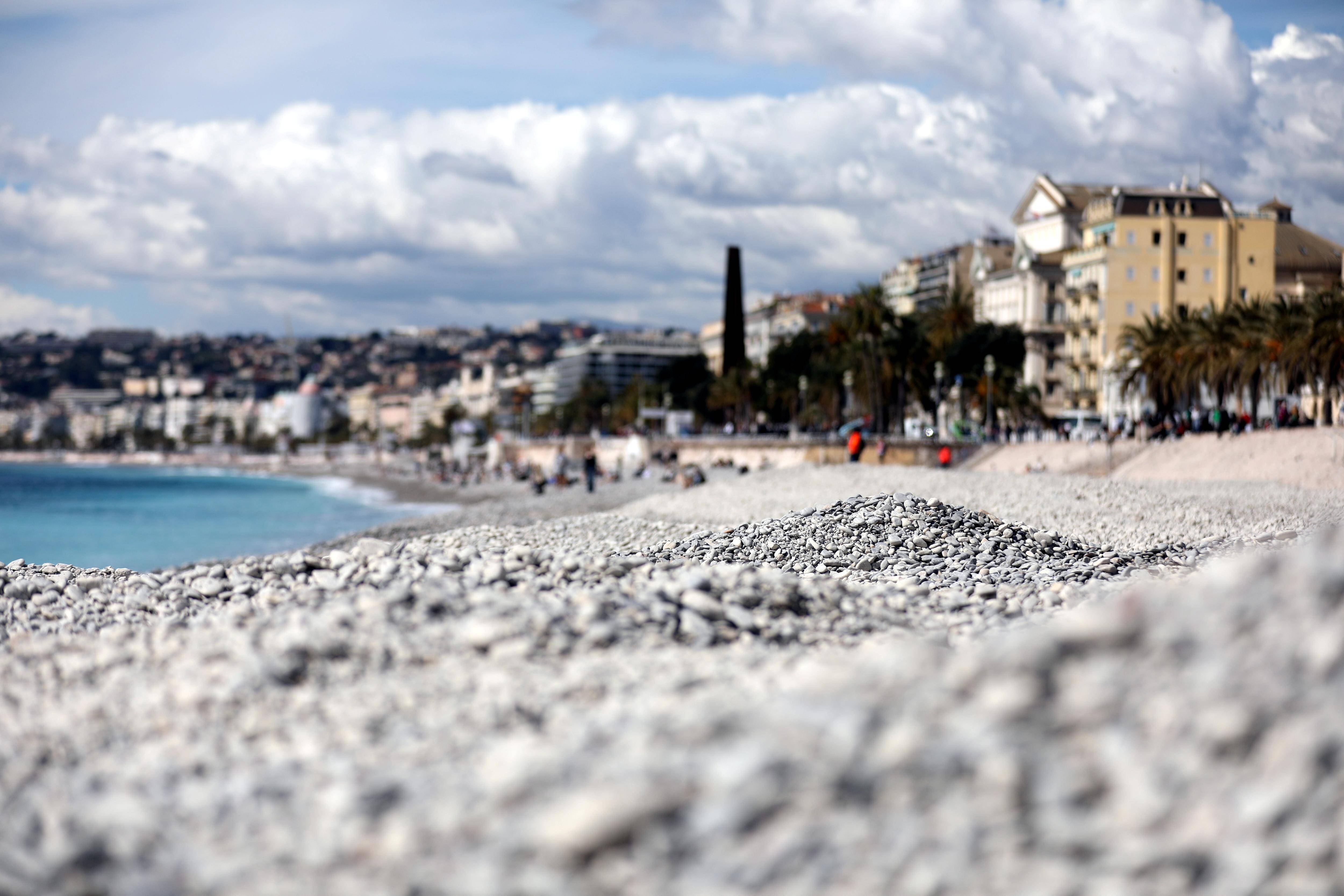 Le collectif Sufrider Foundation Europe organise un "Grand bain" citoyen, plage Blue Beach à Nice, ce samedi 7 juin, pour sensibiliser sur l'état des océans