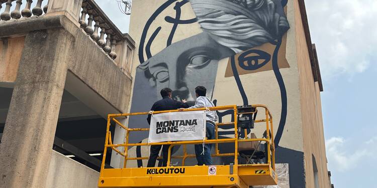 Des street-artistes envahissent Grasse pour créer une sorte de musée à ciel ouvert lors du 2e festival Poésie urbaine