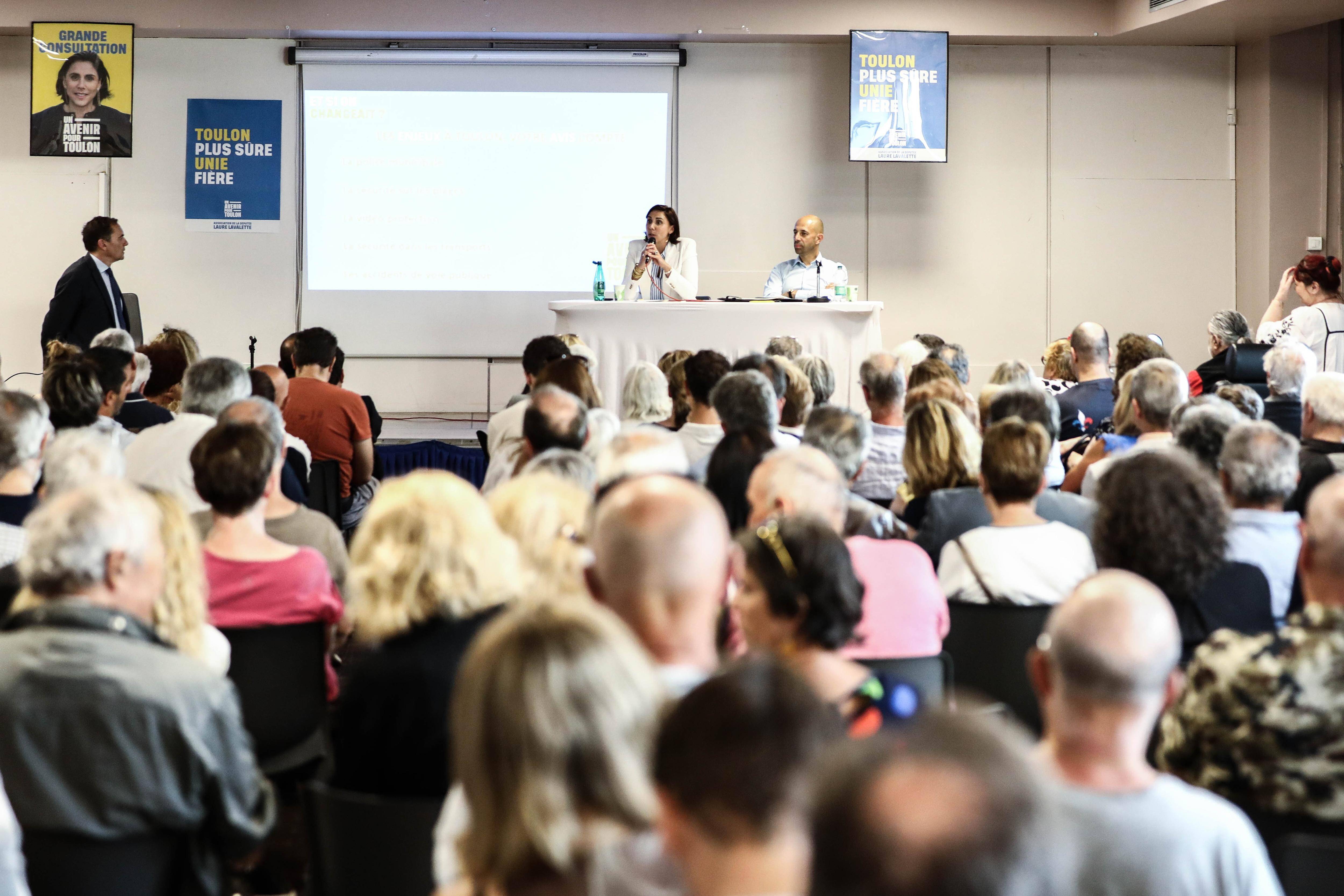 Laure Lavalette, la (presque) candidate en campagne à Toulon