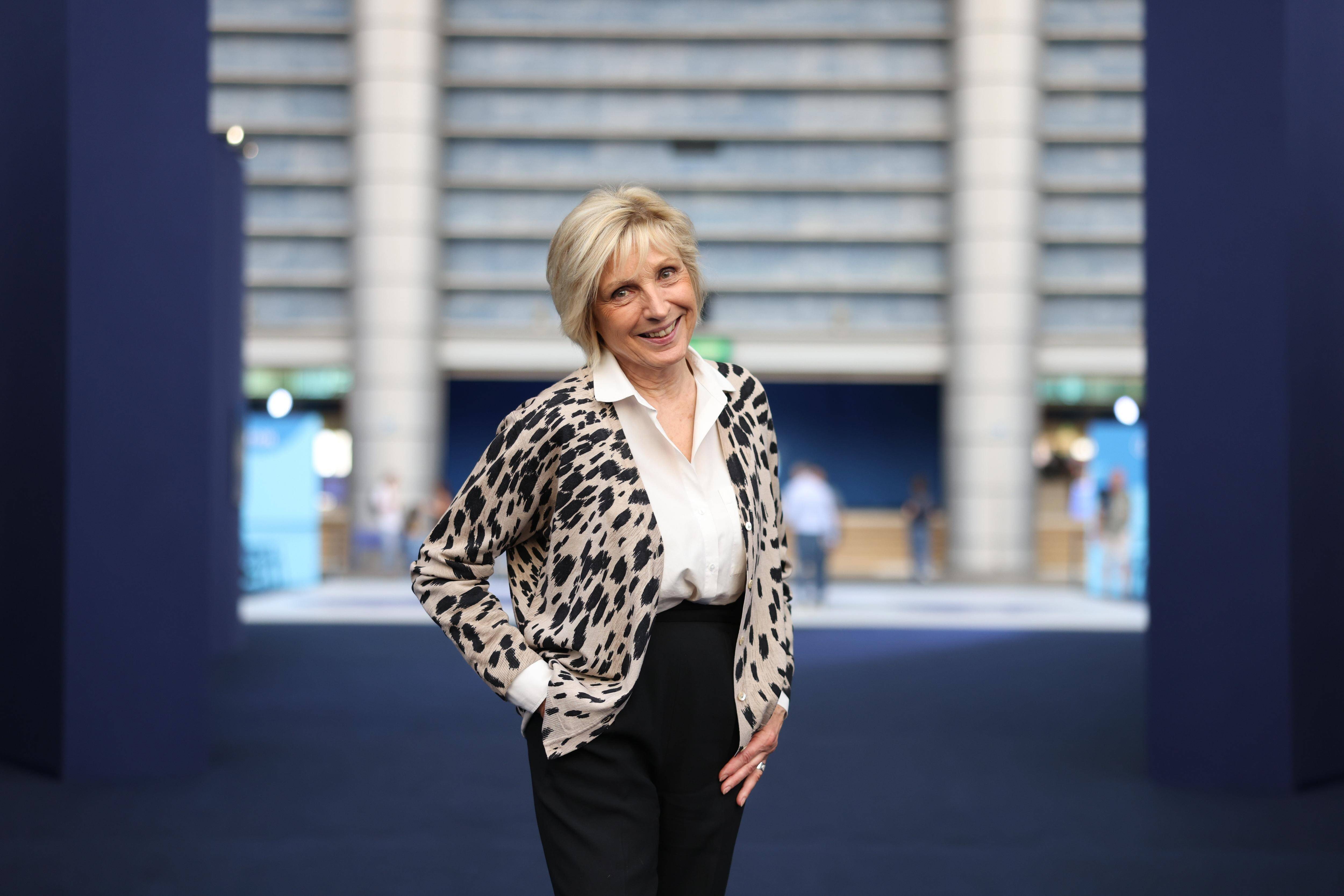 "Mon choix de mots a évolué": star de la météo sur TF1 de passage à Nice, comment Evelyne Dhéliat sensibilise à l'urgence climatique