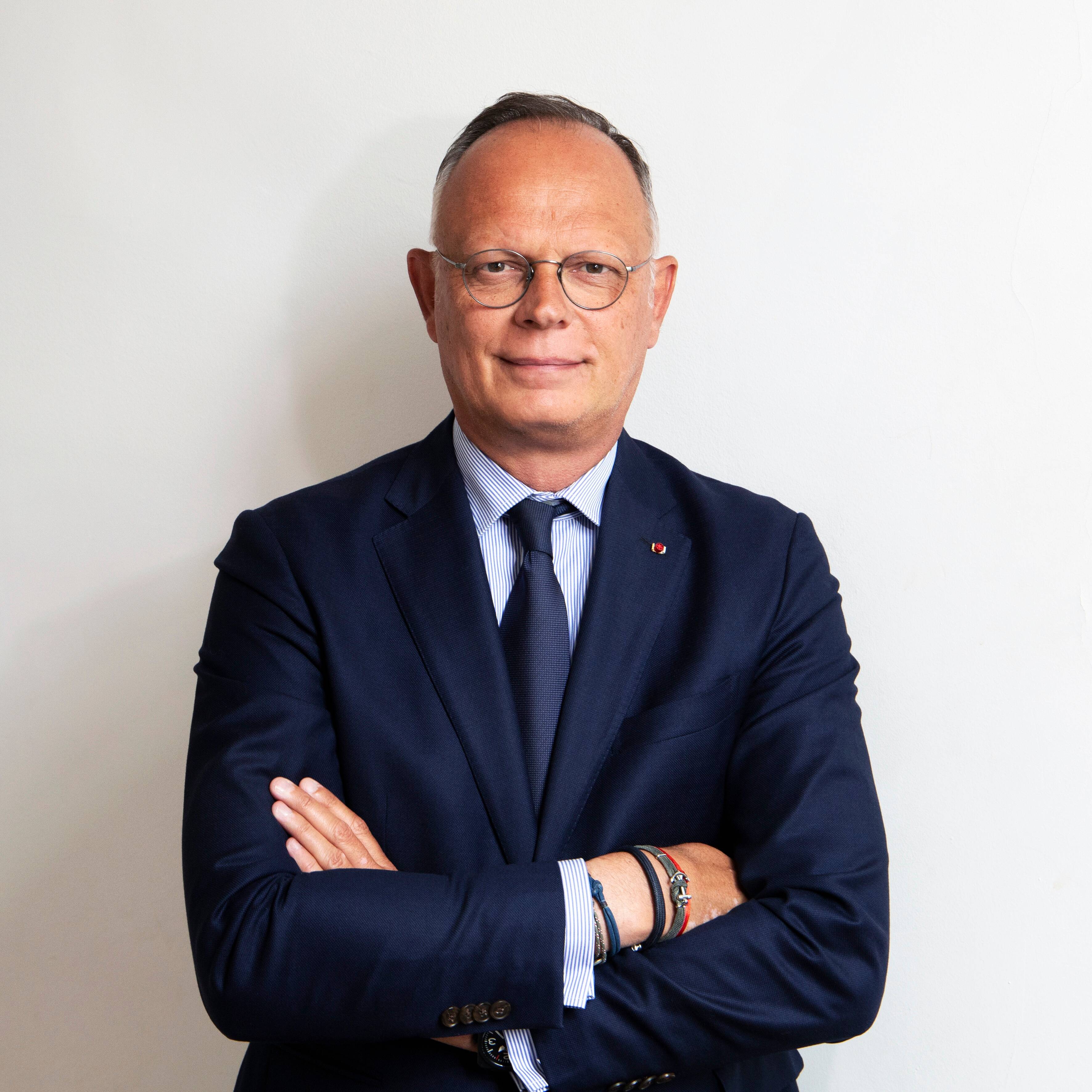 "Mon sujet, c'est de parler aux Français. Ils ne sont pas tous de droite": Edouard Philippe affiche ses ambitions pour 2027