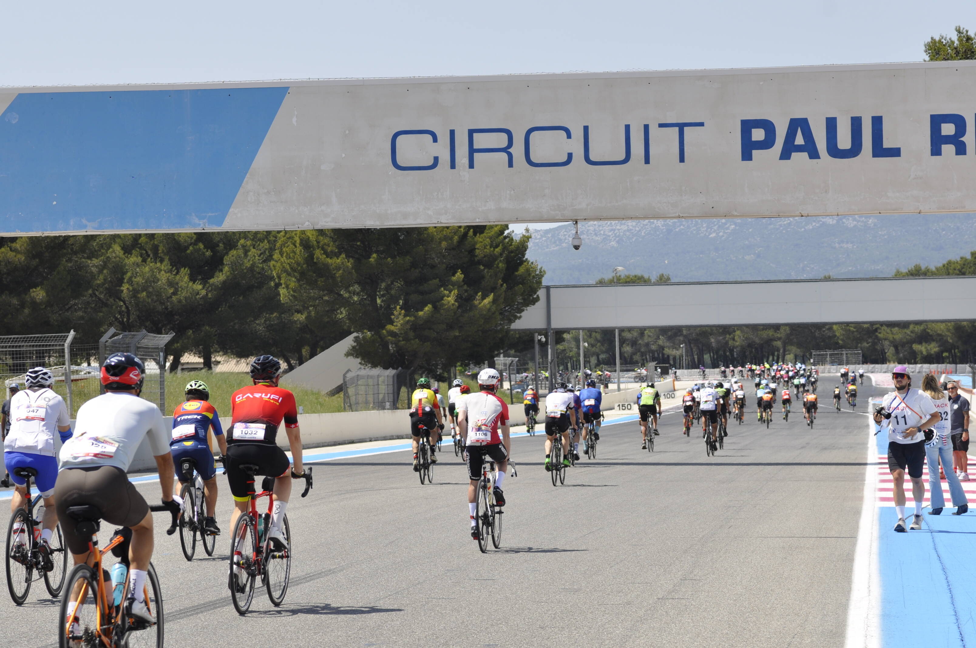 1.800 cyclistes sur la ligne de départ: retour sur une édition du Bol d'Or Vélo de folie sur le circuit du Castellet